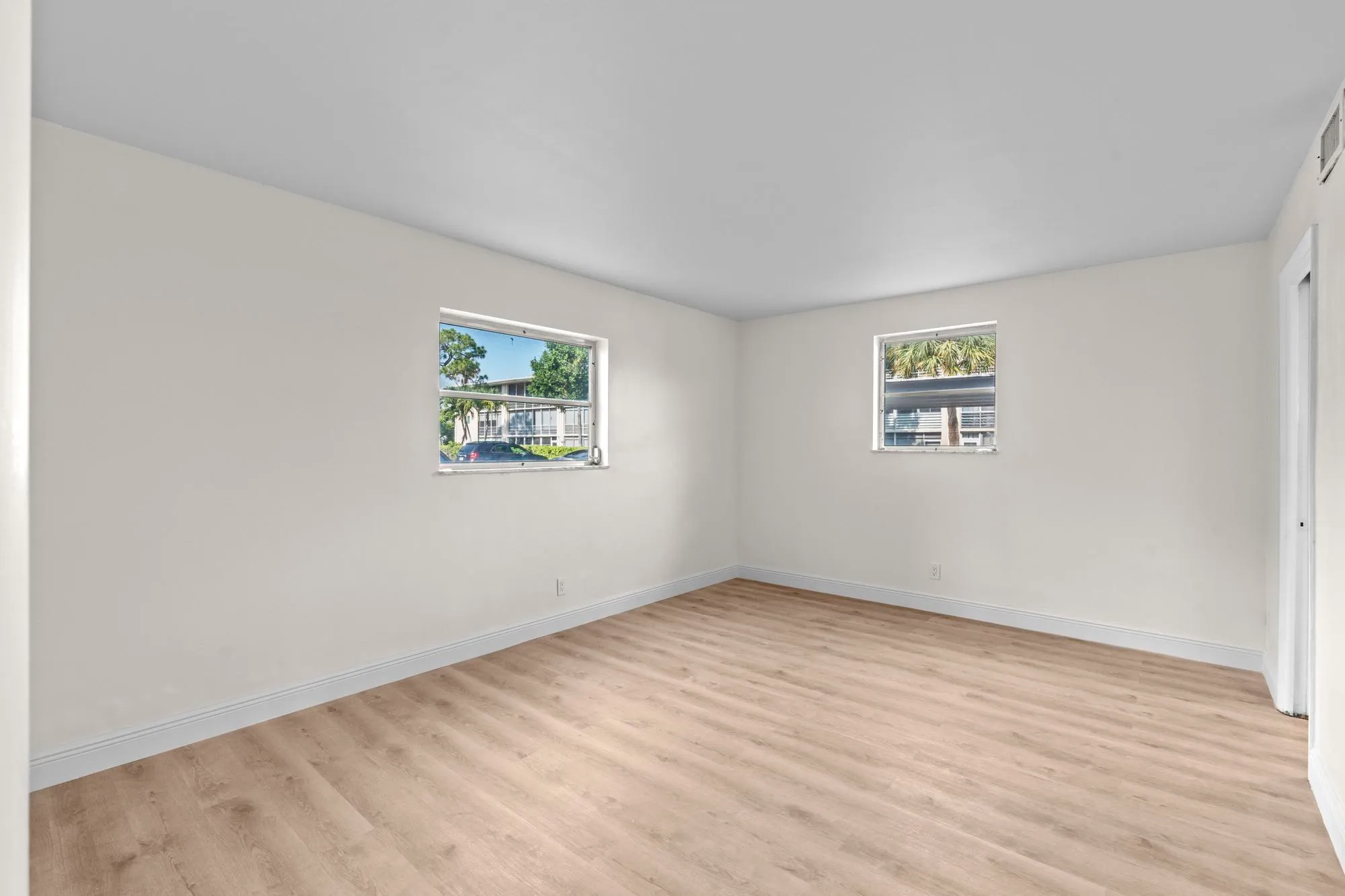 Property Slideshow image 15 of 33 | 2647 garden dr 101, Lake Worth, FL, 33461