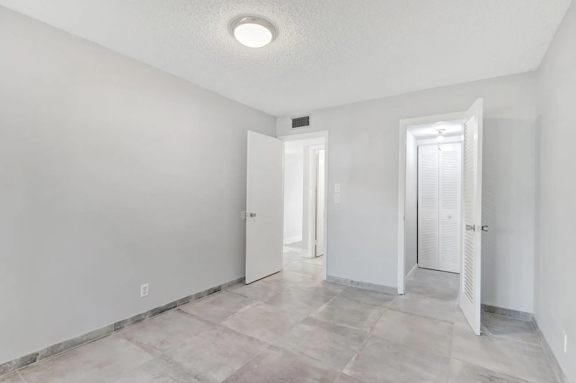 Property Slideshow image 17 of 34 | 121 bedford e unit e, West Palm Beach, FL, 33417