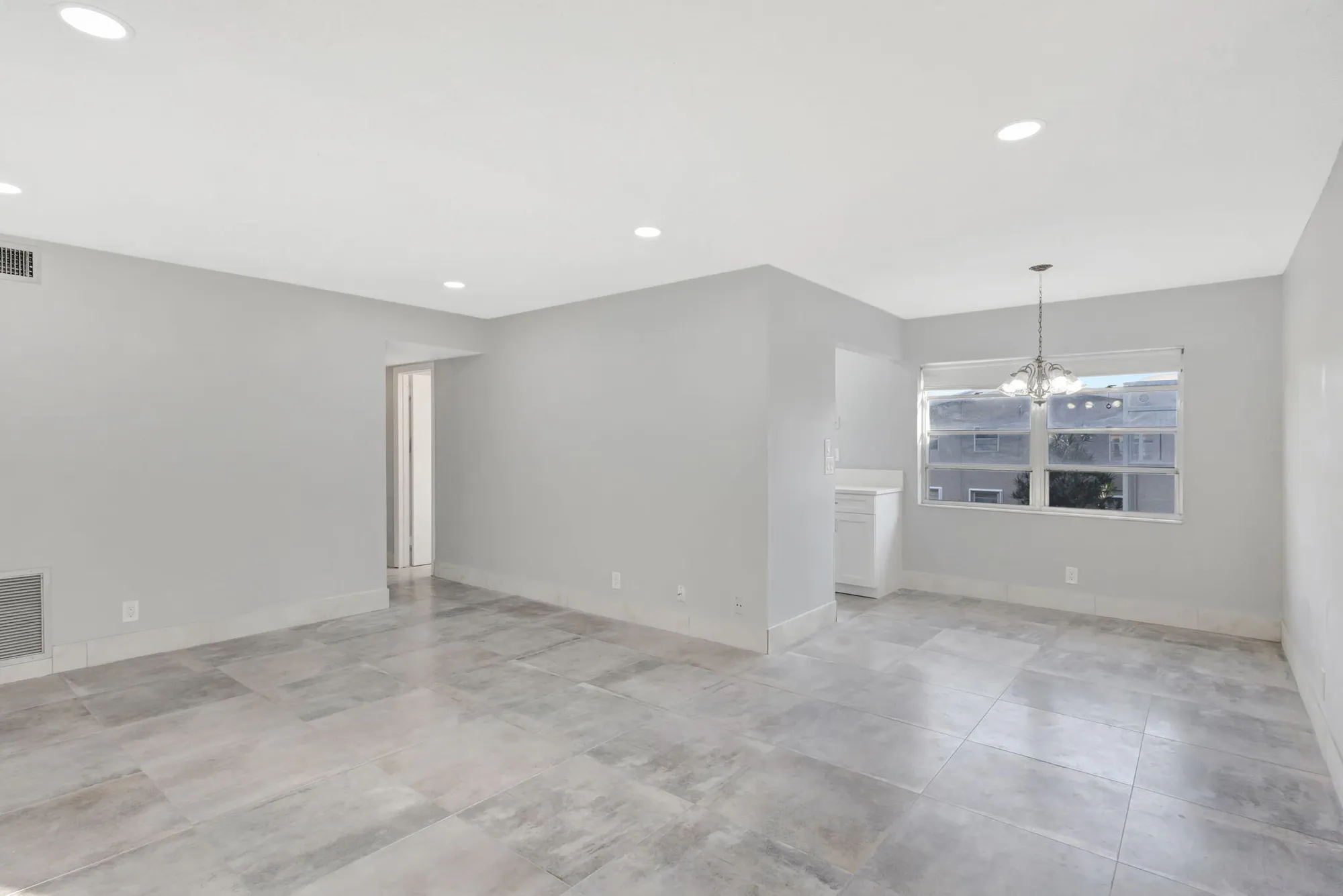 Property Slideshow image 7 of 34 | 121 bedford e unit e, West Palm Beach, FL, 33417