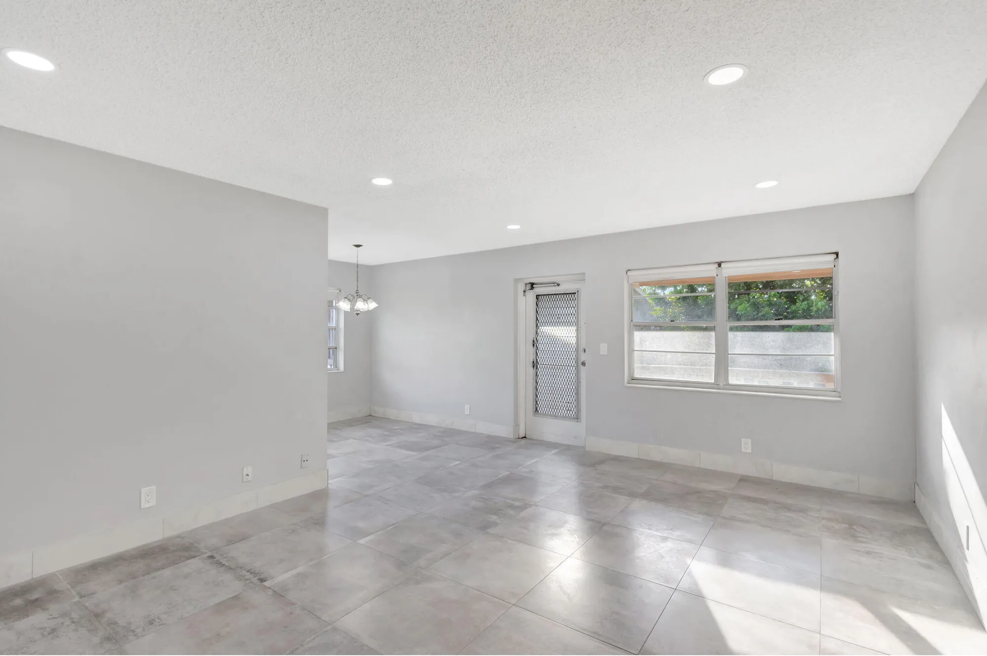Property Slideshow image 4 of 34 | 121 bedford e unit e, West Palm Beach, FL, 33417