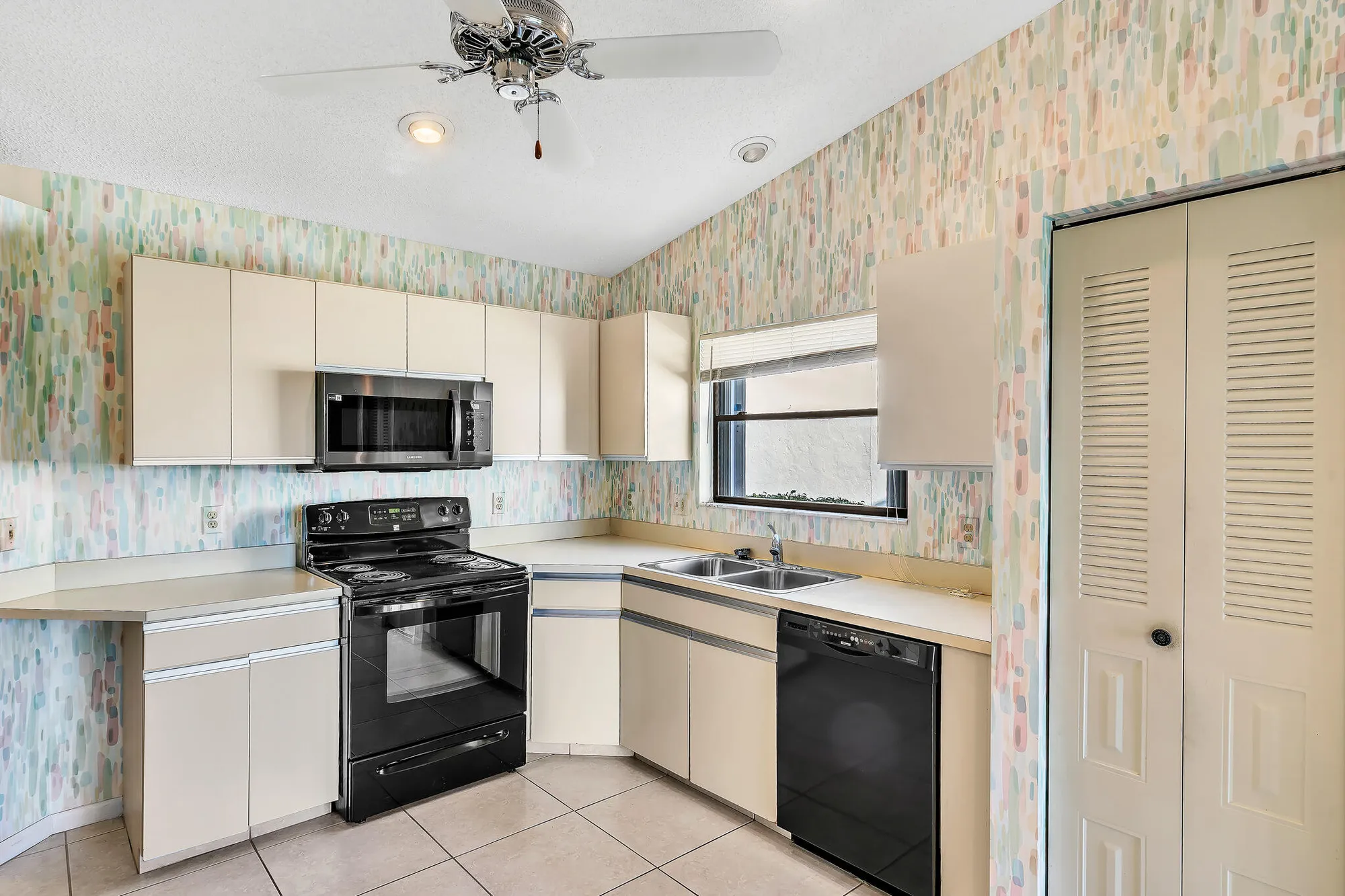 Property Slideshow image 10 of 43 | 2594 nw 12th st, Delray Beach, FL, 33445