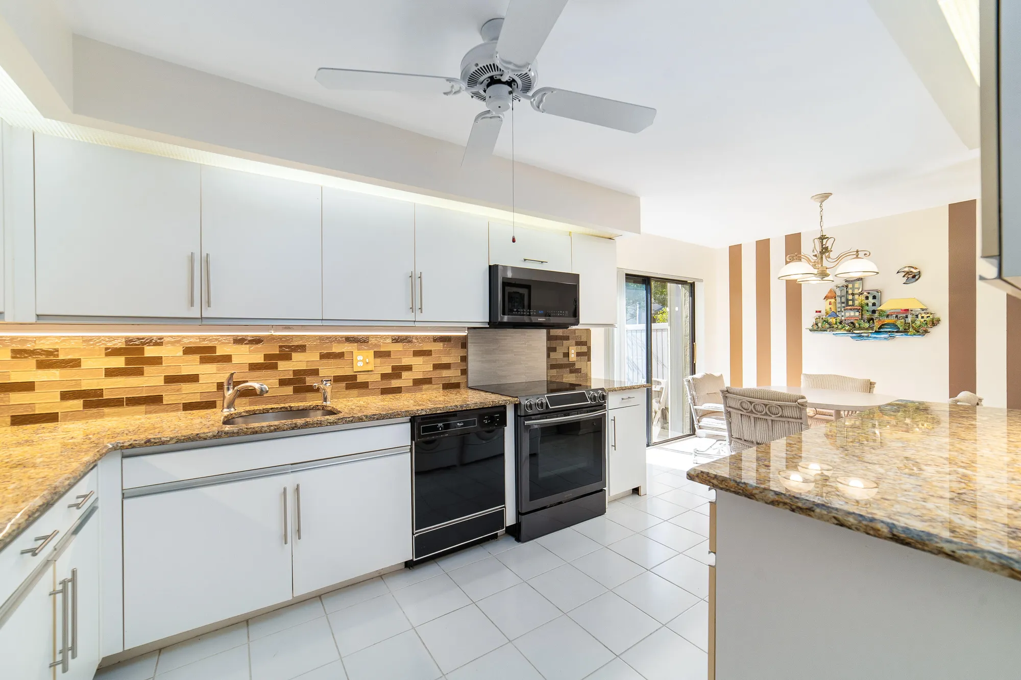 Property Slideshow image 10 of 40 | 5 eastgate dr c, Boynton Beach, FL, 33436