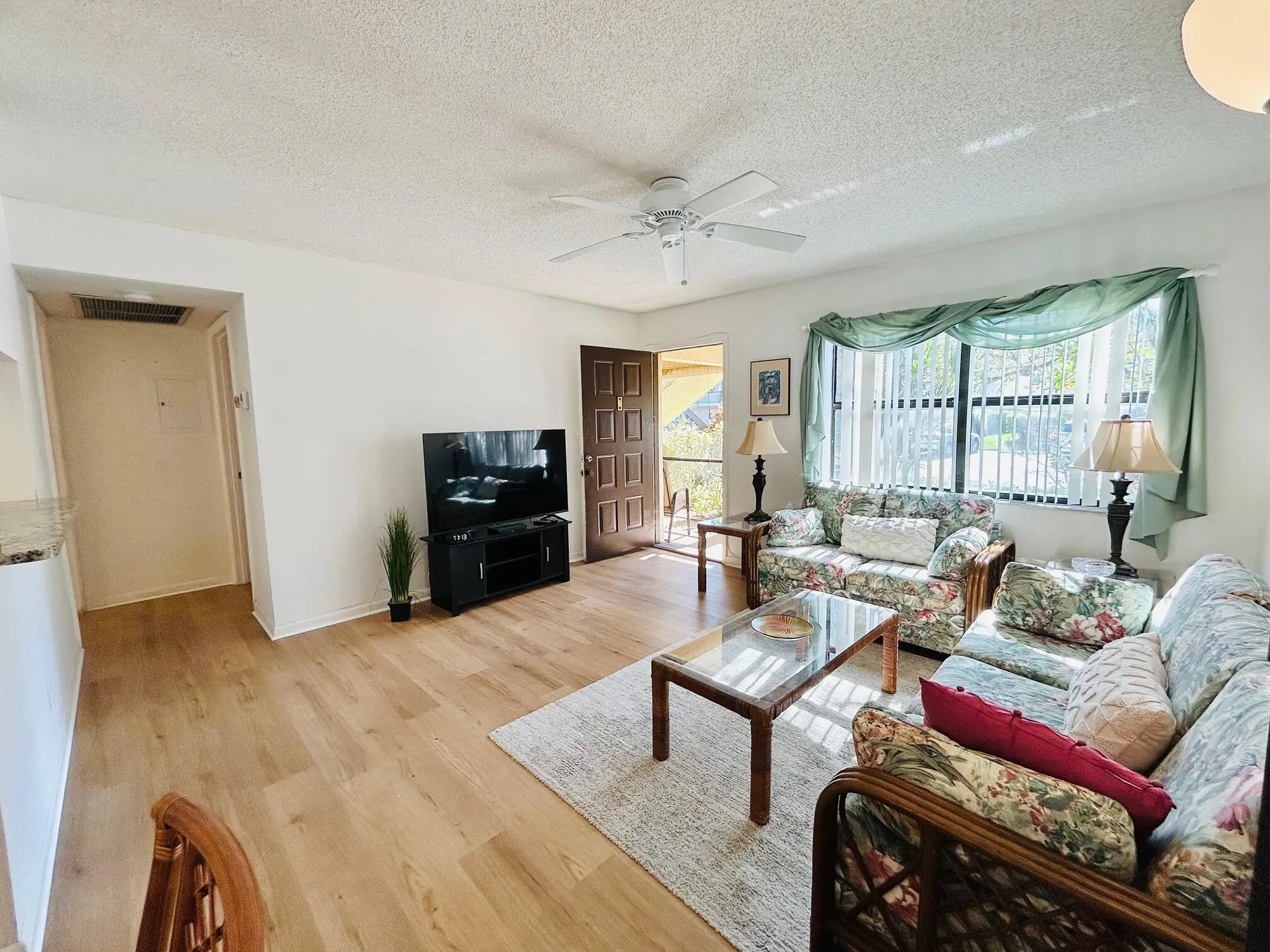 Property Slideshow image 10 of 33 | 7106 golf colony ct 104, Lake Worth, FL, 33467