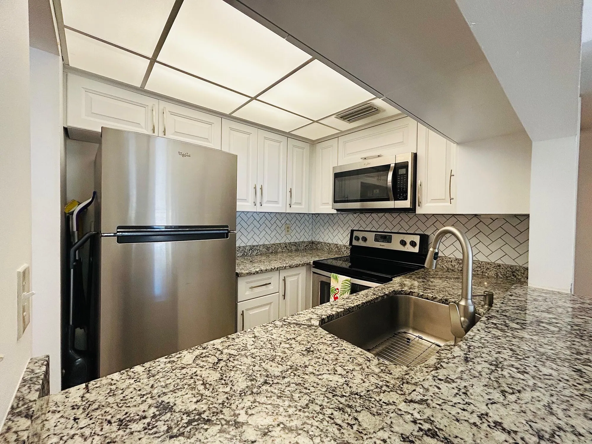 Property Slideshow image 6 of 33 | 7106 golf colony ct 104, Lake Worth, FL, 33467