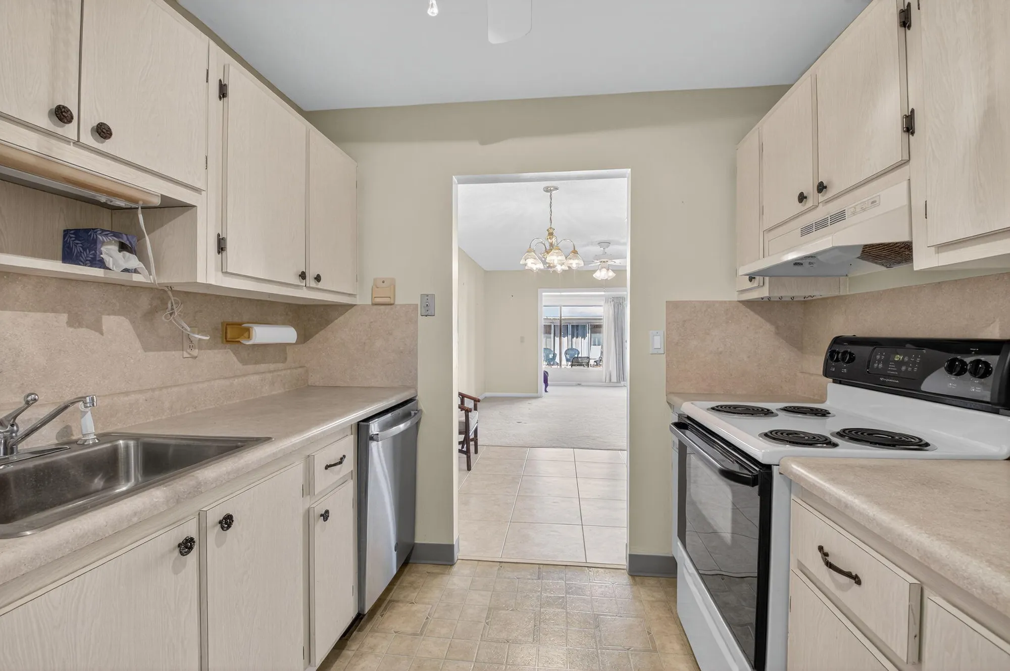 Property Slideshow image 6 of 53 | 100 leisure lake cir 102, Boynton Beach, FL, 33426