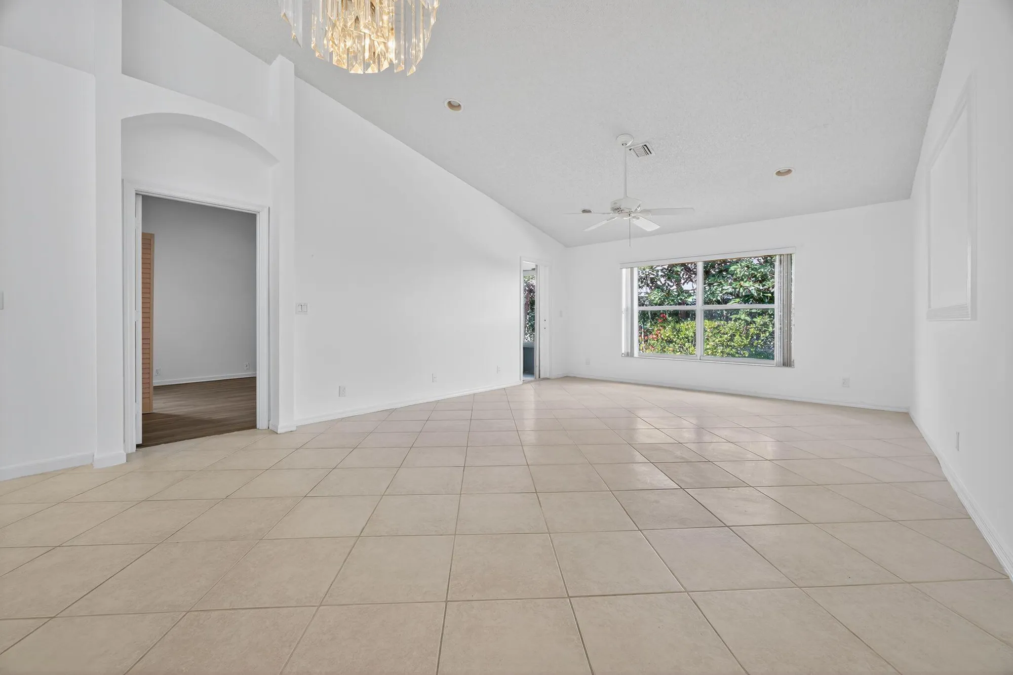 Property Slideshow image 8 of 28 | 6069 heliconia rd, Delray Beach, FL, 33484