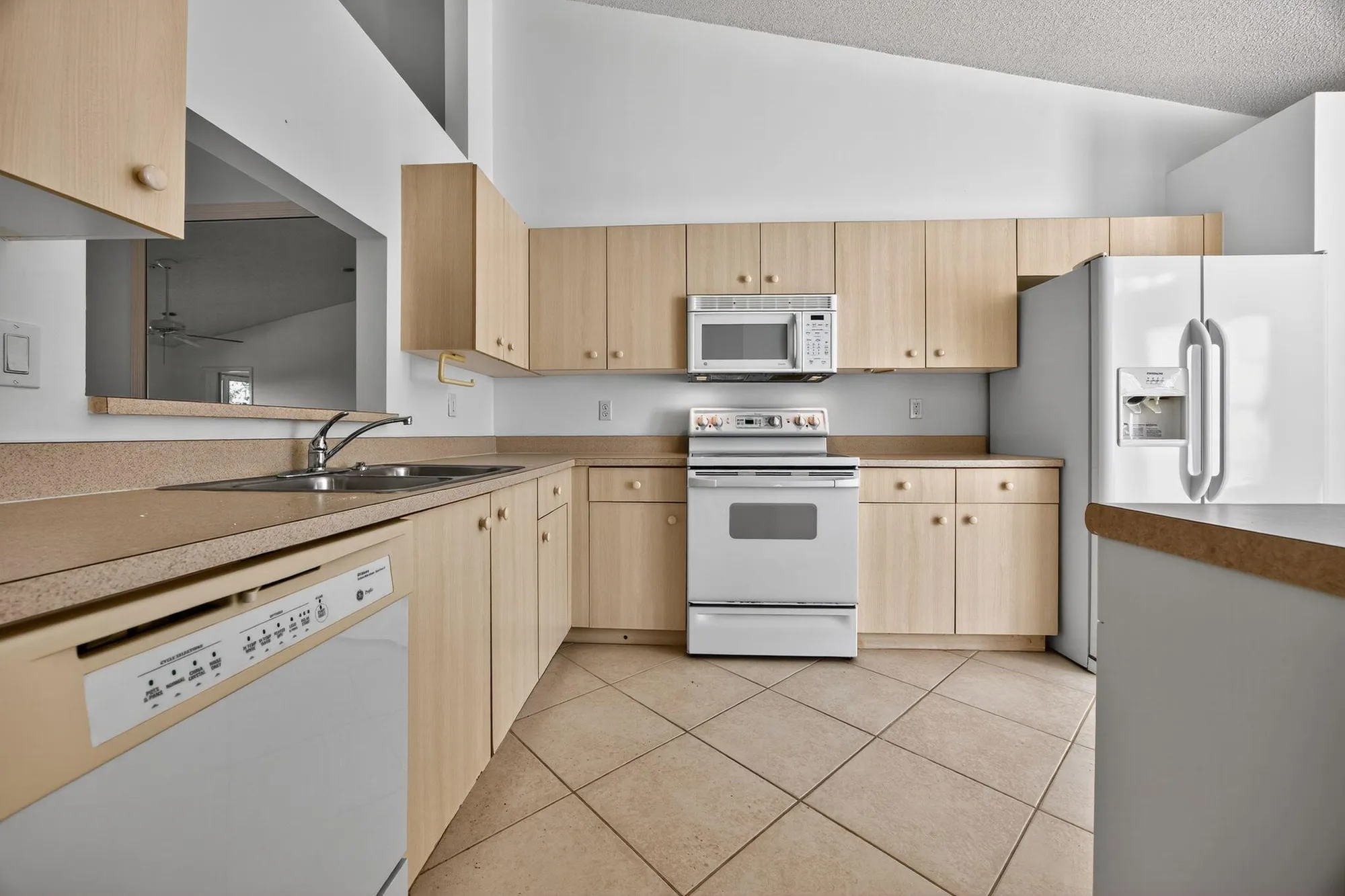 Property Slideshow image 15 of 28 | 6069 heliconia rd, Delray Beach, FL, 33484