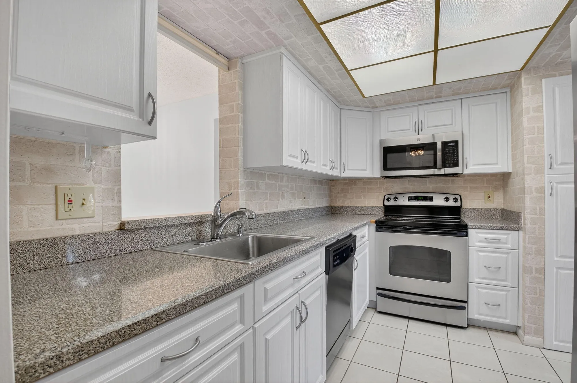 Property Slideshow image 1 of 72 | 14797 cumberland dr 1020, Delray Beach, FL, 33446