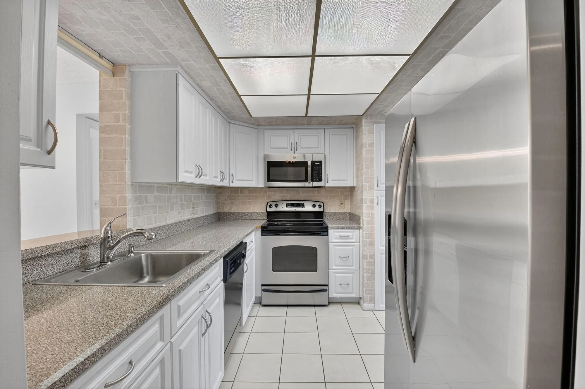 Property Slideshow image 11 of 72 | 14797 cumberland dr 1020, Delray Beach, FL, 33446