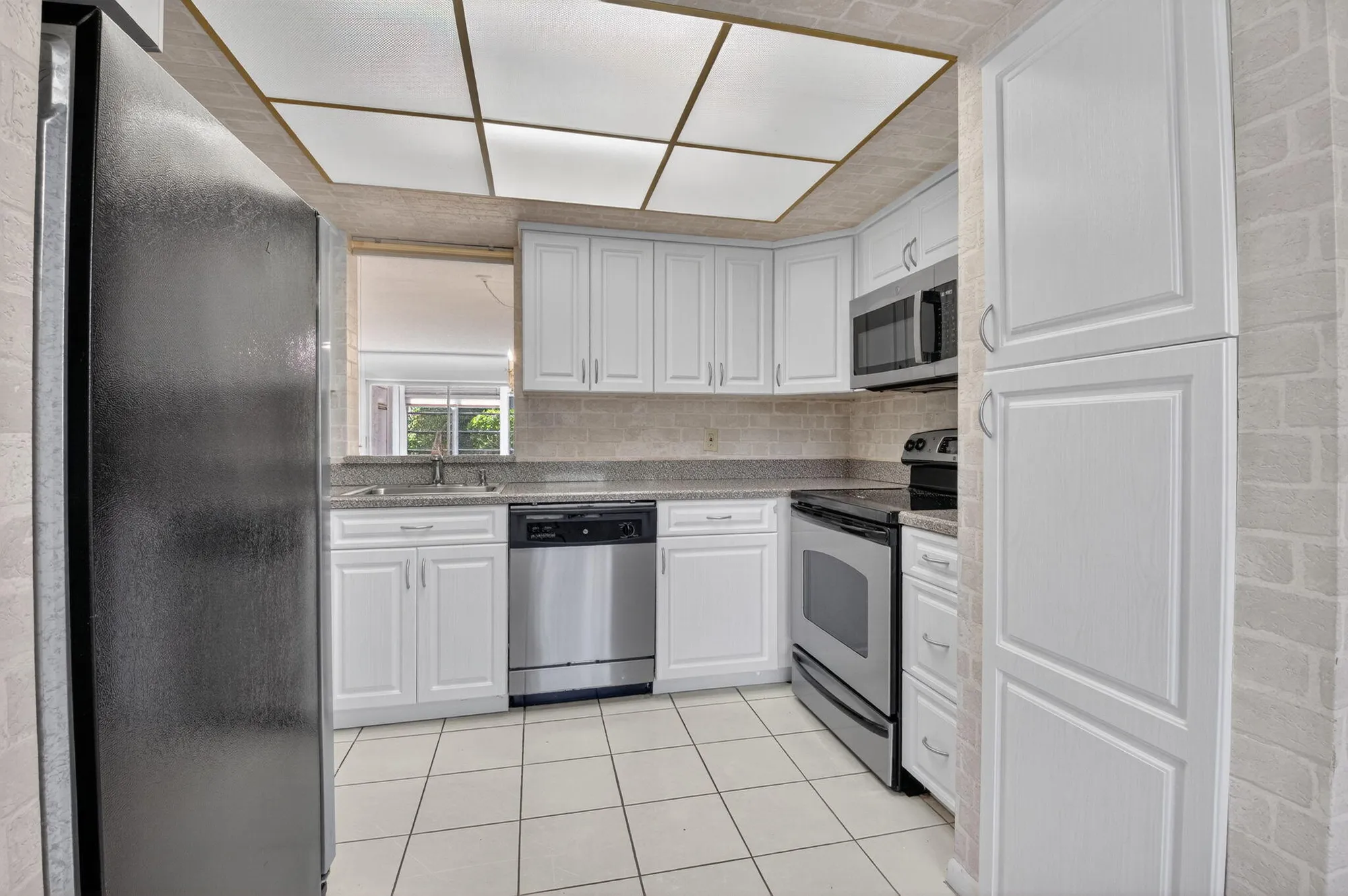 Property Slideshow image 12 of 72 | 14797 cumberland dr 1020, Delray Beach, FL, 33446