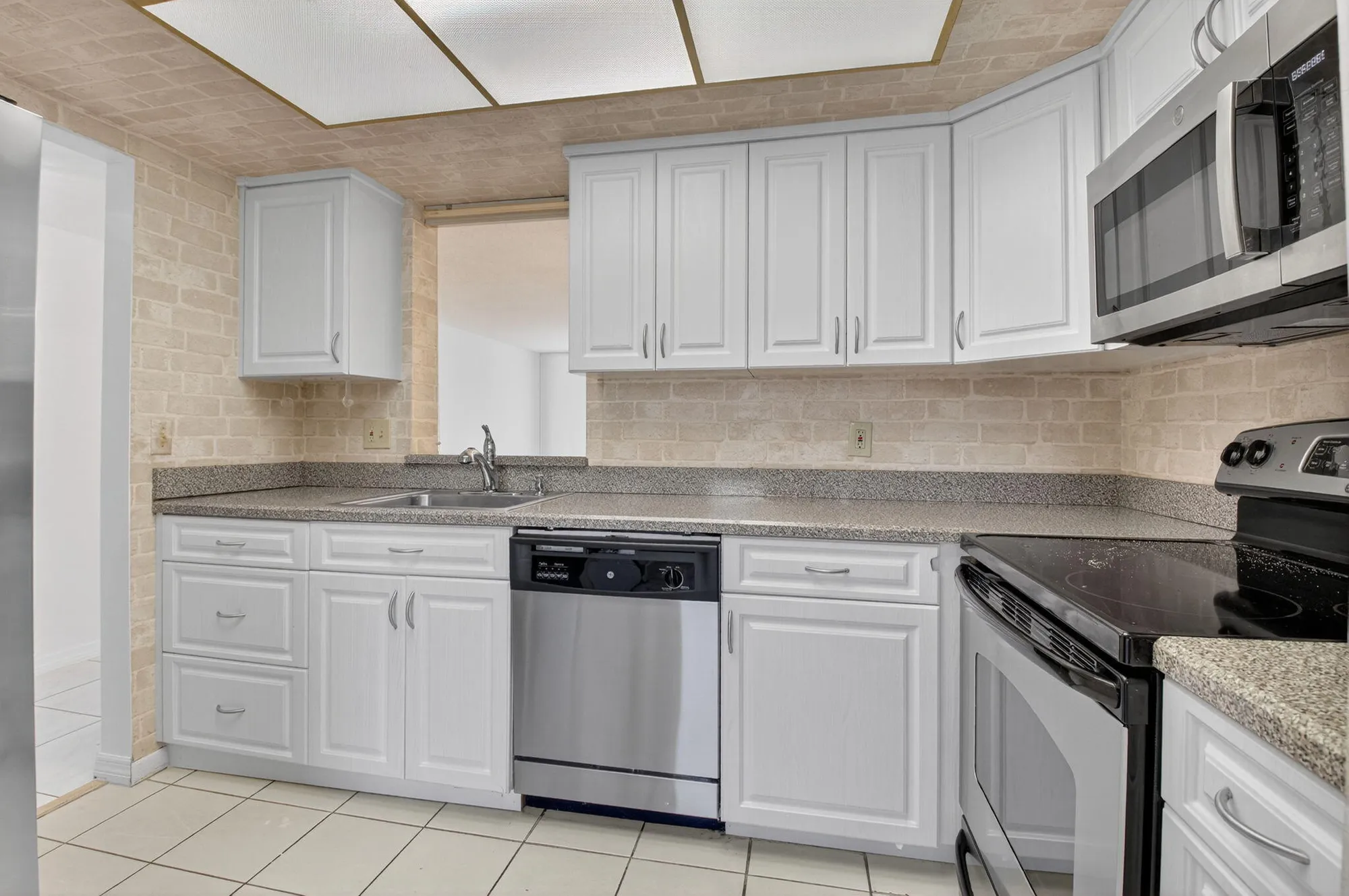 Property Slideshow image 13 of 72 | 14797 cumberland dr 1020, Delray Beach, FL, 33446