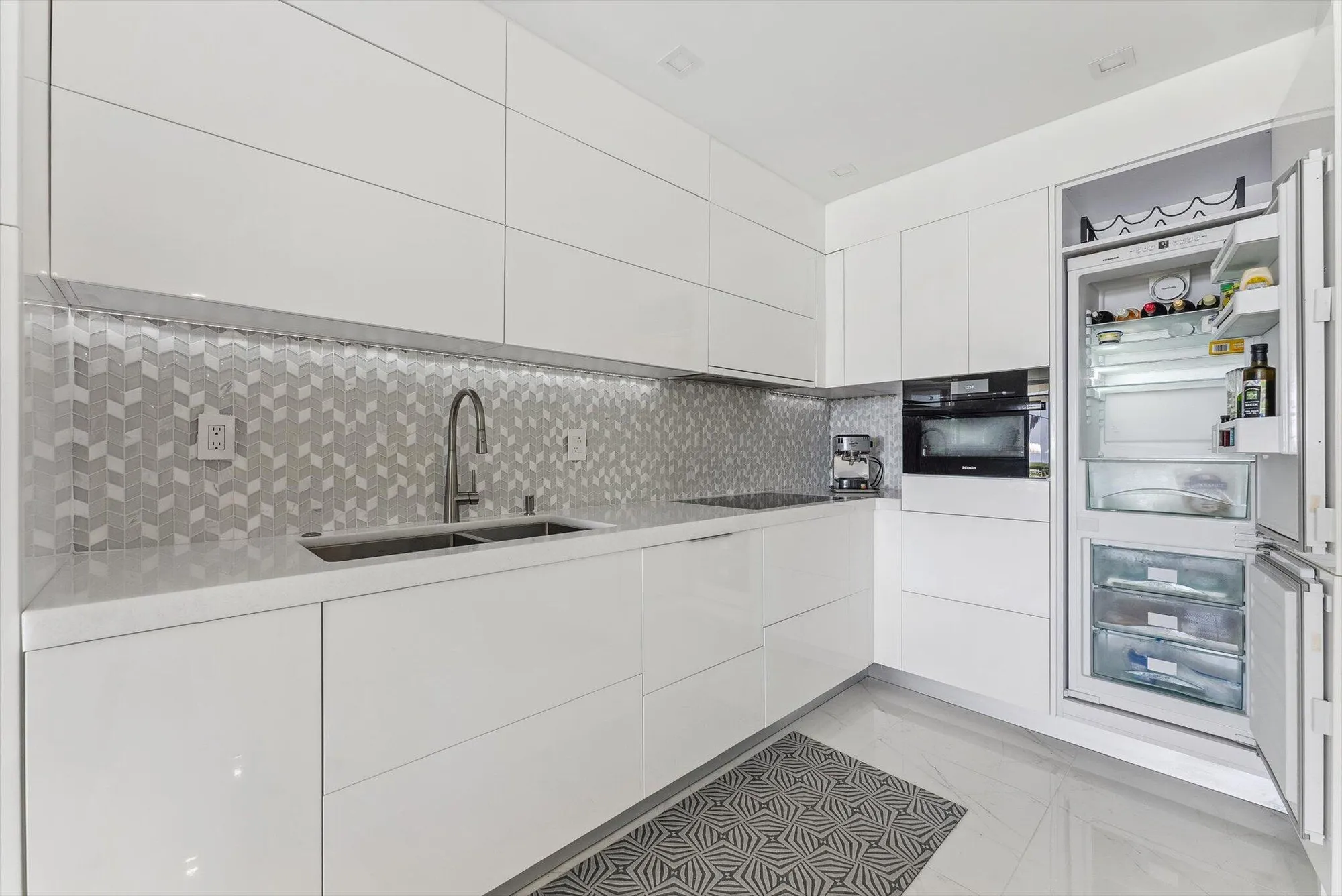 Property Slideshow image 9 of 45 | 1225 s ocean blvd apt 104, Delray Beach, FL, 33483