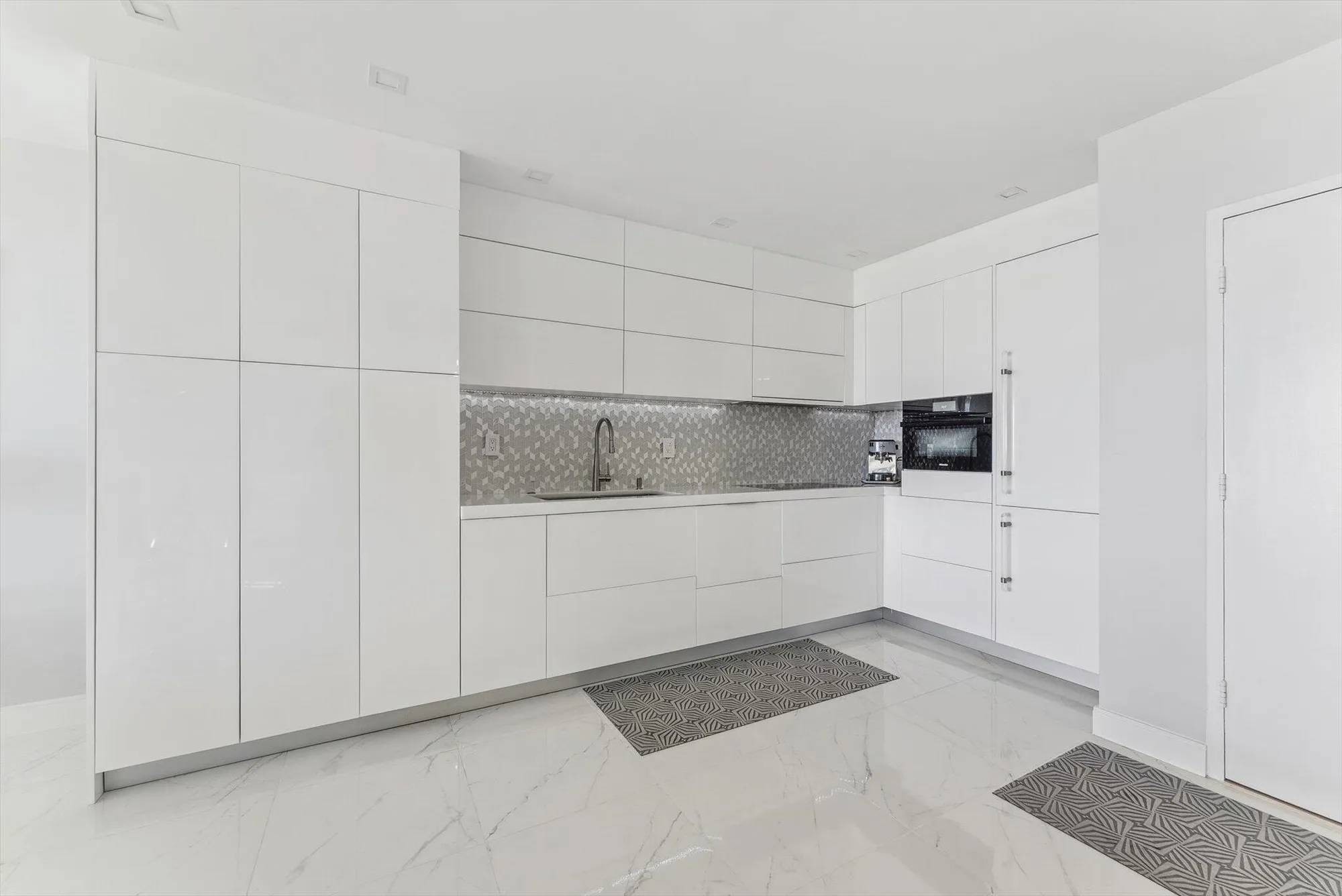 Property Slideshow image 8 of 45 | 1225 s ocean blvd apt 104, Delray Beach, FL, 33483