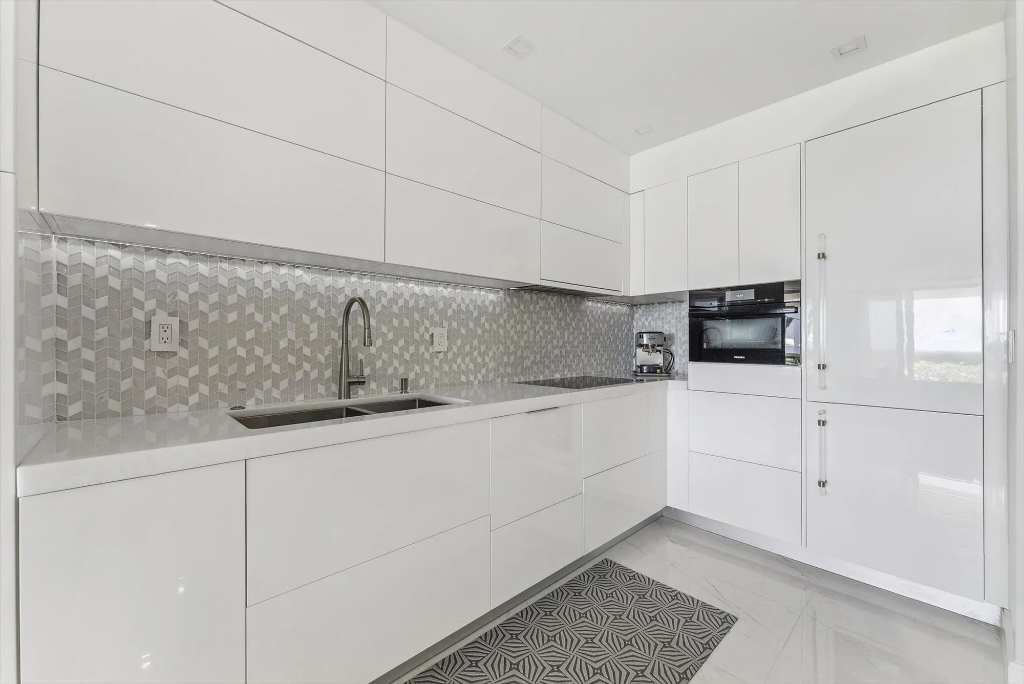 Property Slideshow image 10 of 45 | 1225 s ocean blvd apt 104, Delray Beach, FL, 33483