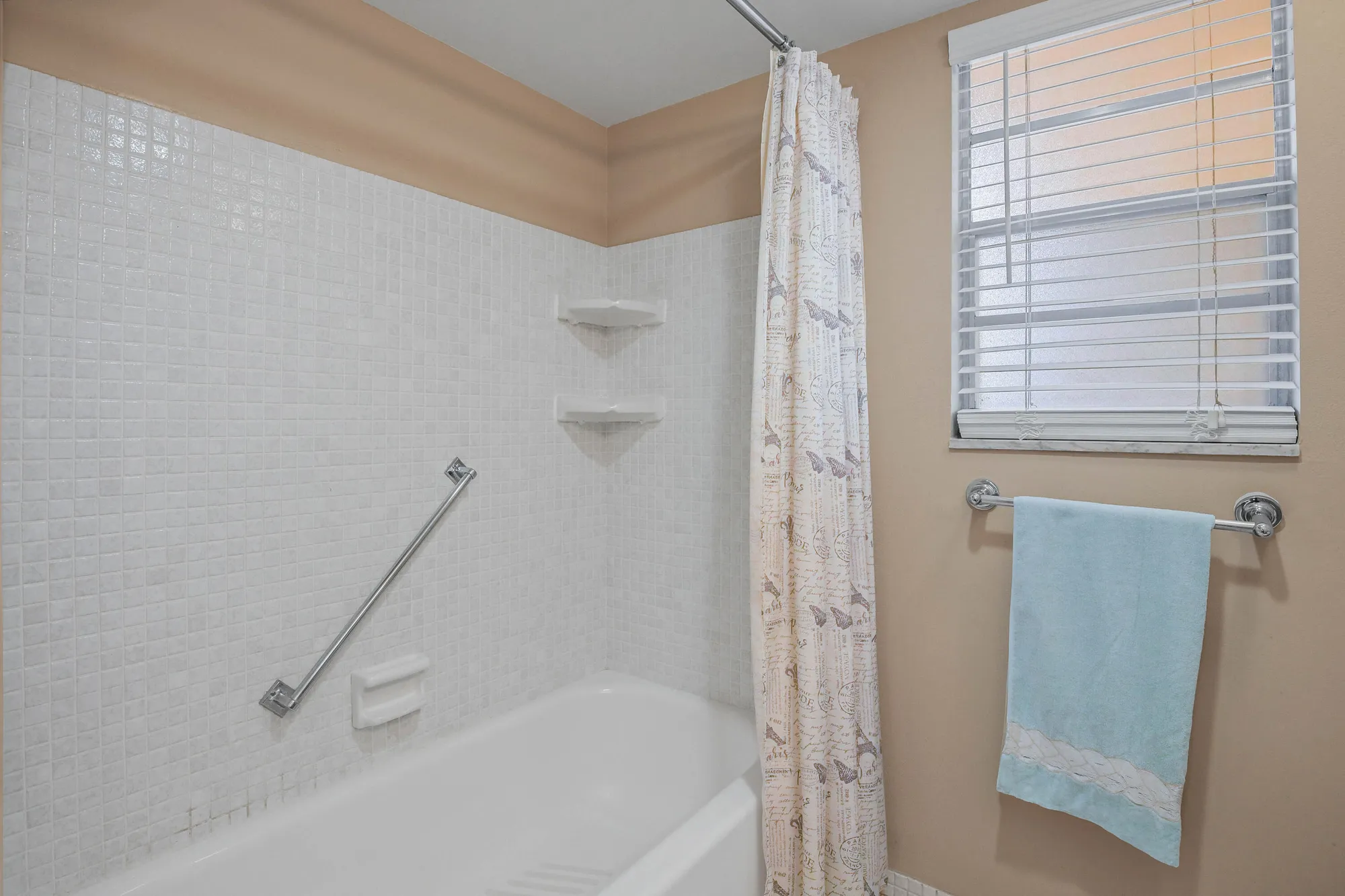 Property Slideshow image 18 of 28 | 3836 via poinciana apt 205, Lake Worth, FL, 33467