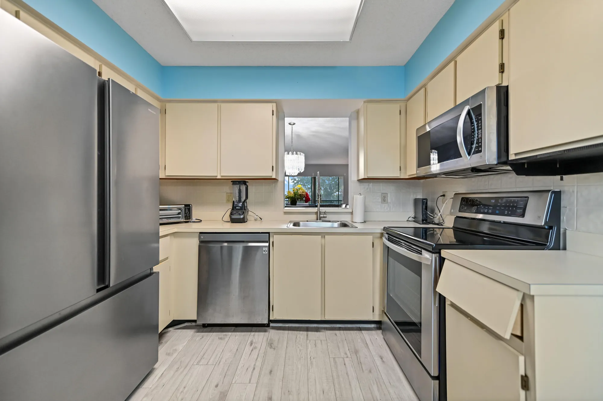 Property Slideshow image 7 of 59 | 7286 huntington ln 402, Delray Beach, FL, 33446