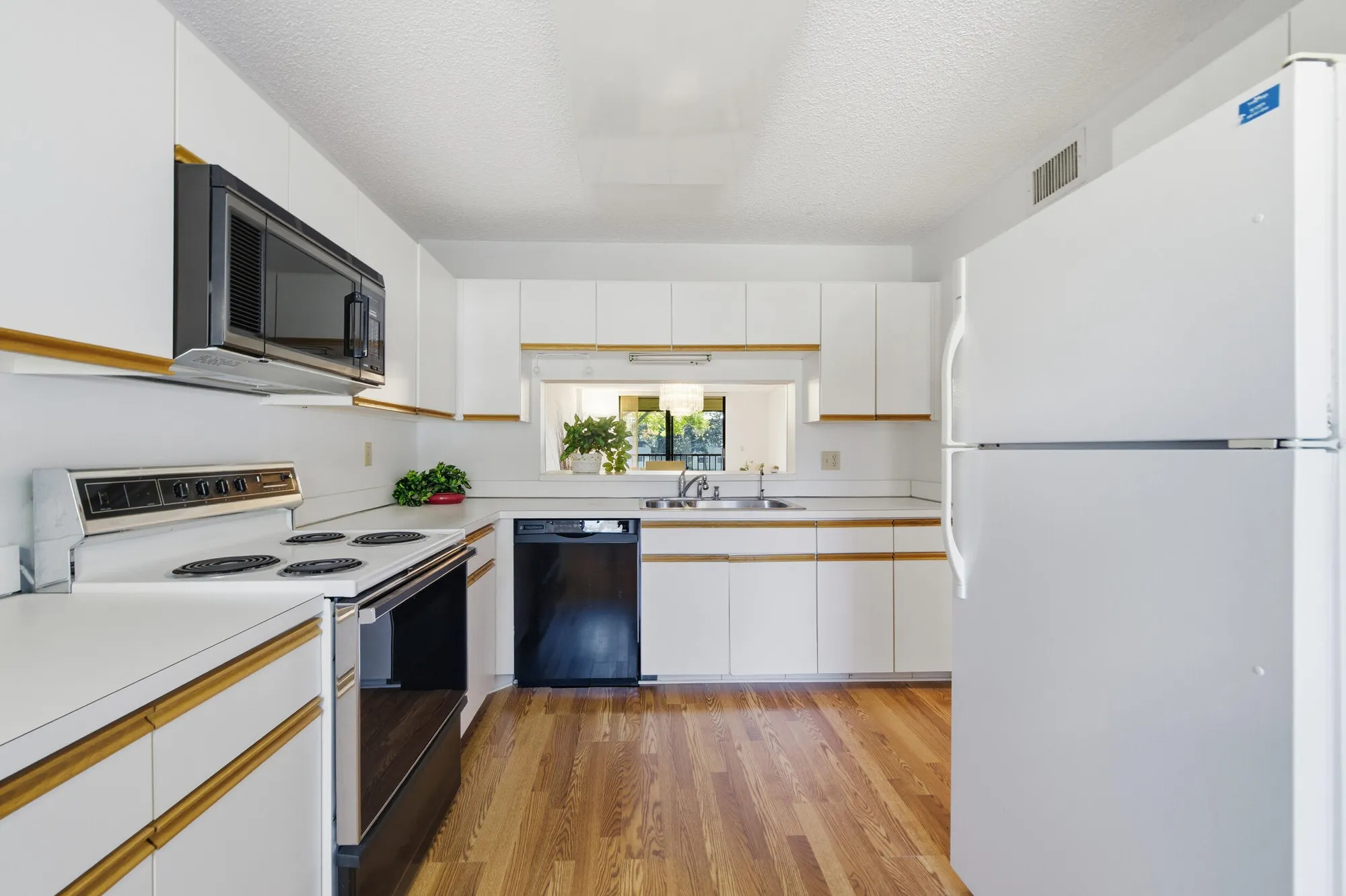 Property Slideshow image 8 of 70 | 15244 lakes of delray blvd 203, Delray Beach, FL, 33484