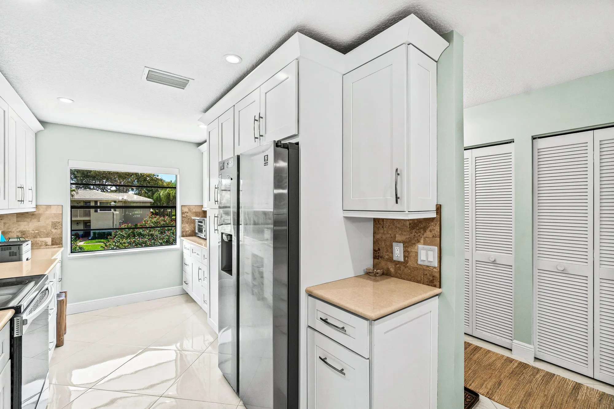 Property Slideshow image 9 of 54 | 24 stratford dr d, Boynton Beach, FL, 33436