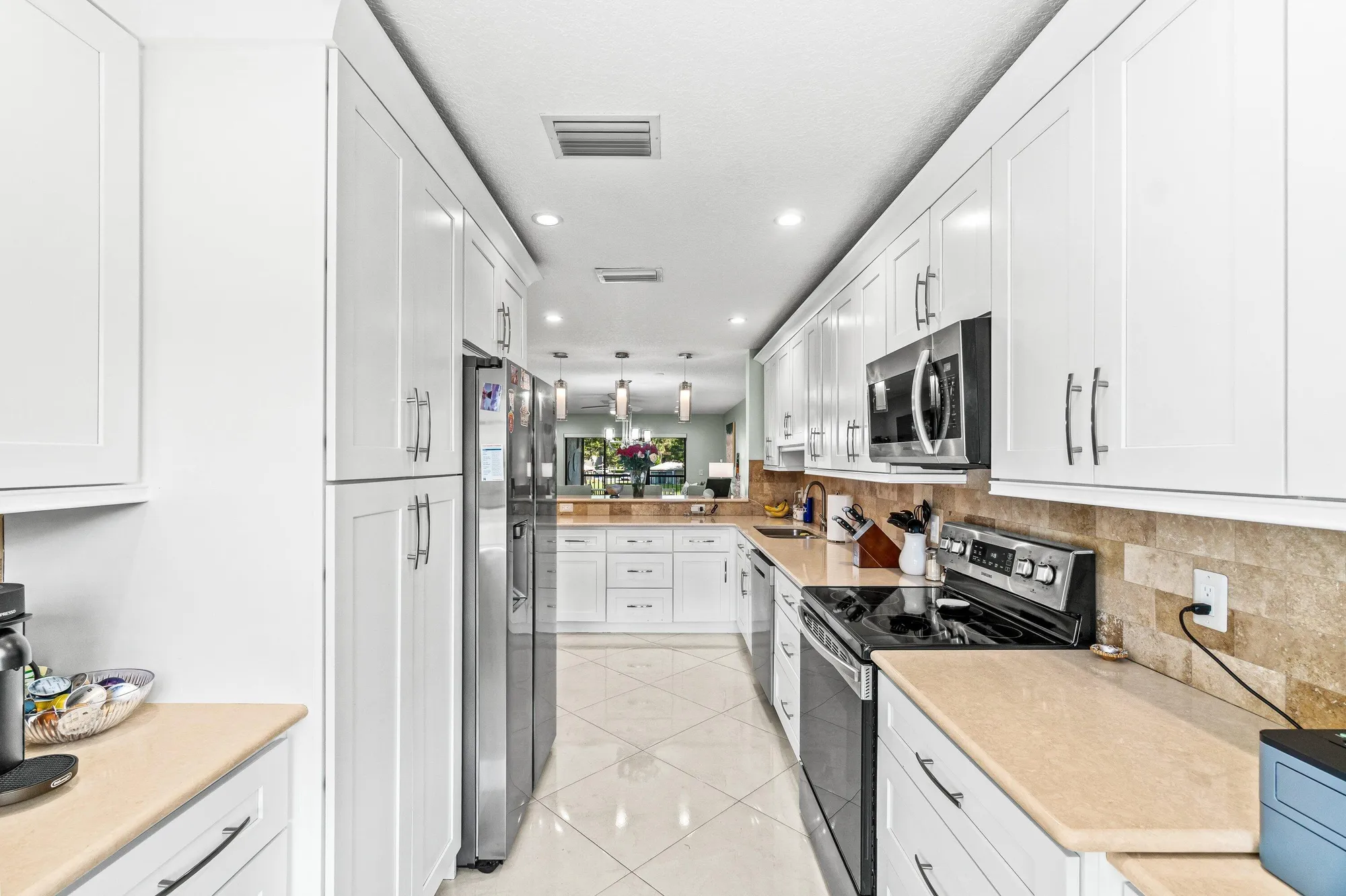 Property Slideshow image 11 of 54 | 24 stratford dr d, Boynton Beach, FL, 33436