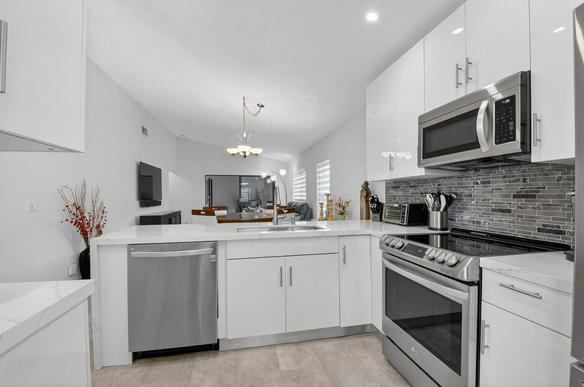 Property Slideshow image 12 of 37 | 8136 whispering palm dr b, Boca Raton, FL, 33496