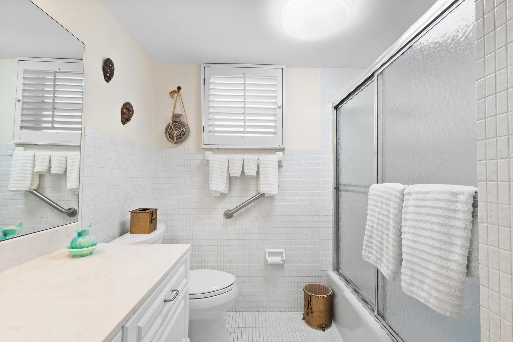 Property Slideshow image 19 of 28 | 14 colonial club dr apt 300, Boynton Beach, FL, 33435