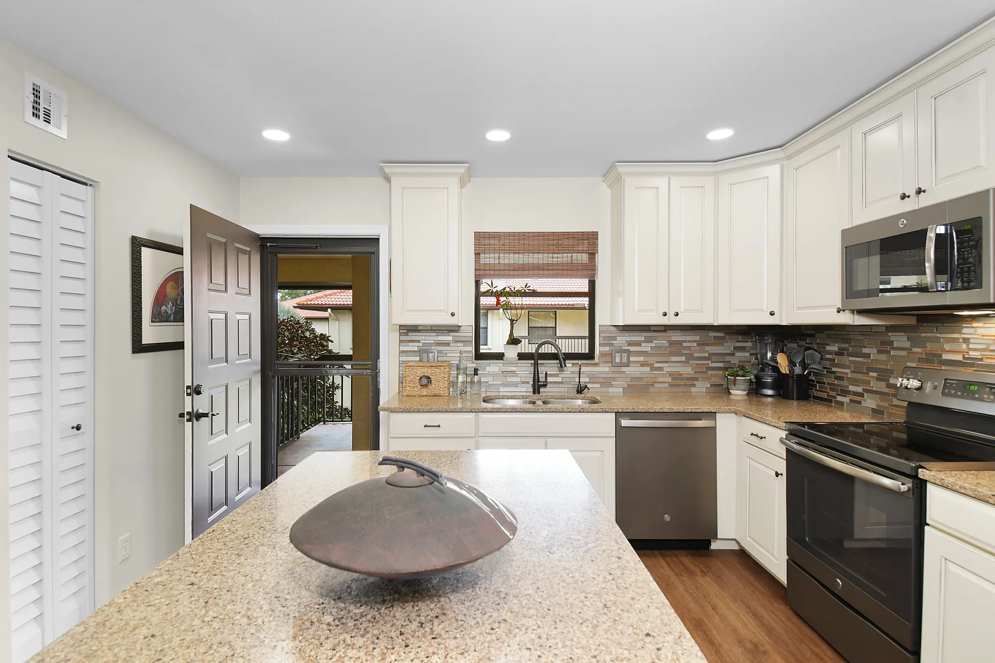 Property Slideshow image 8 of 36 | 871 sw south river dr 202, Stuart, FL, 34997