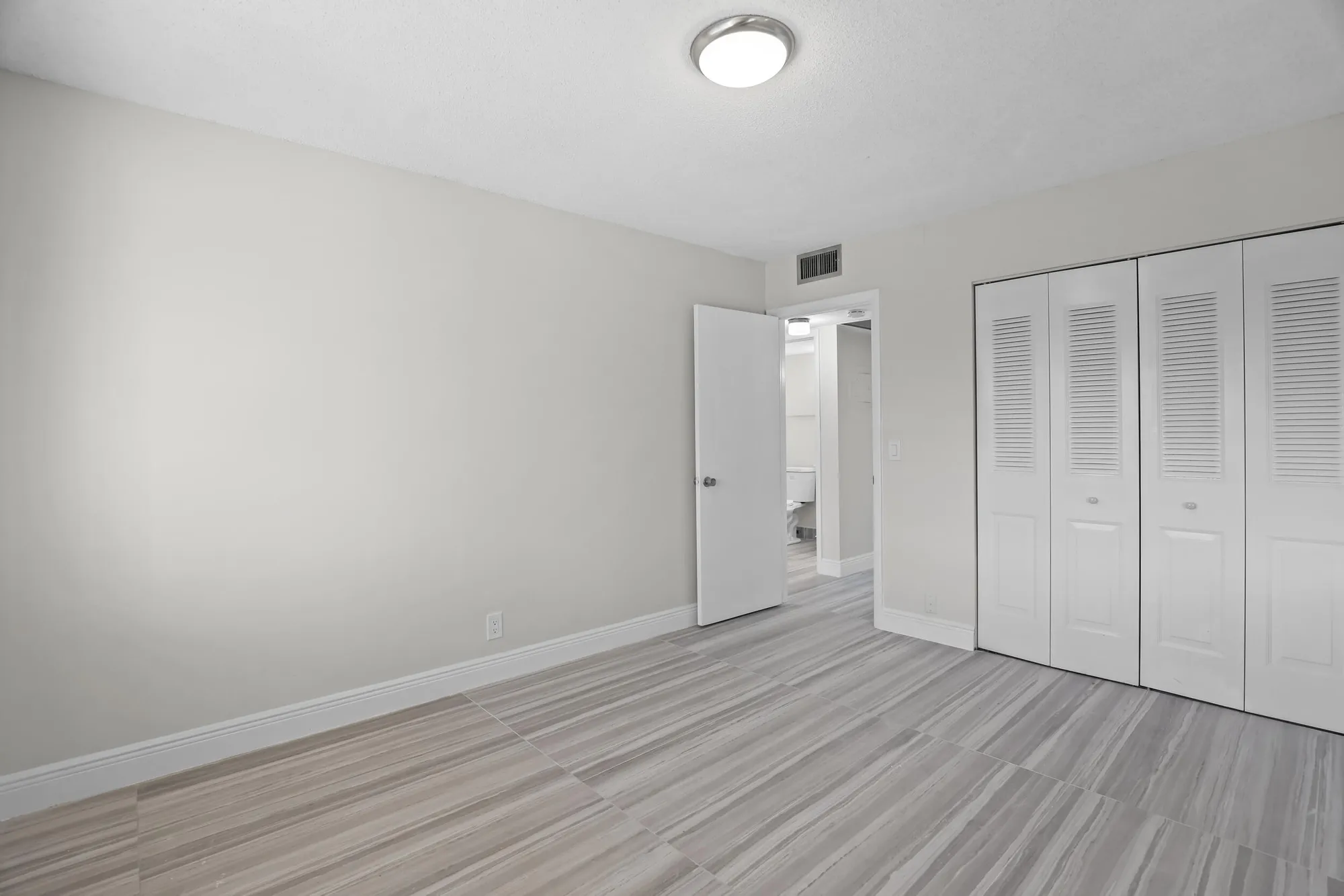 Property Slideshow image 14 of 32 | 148 hastings i, West Palm Beach, FL, 33417
