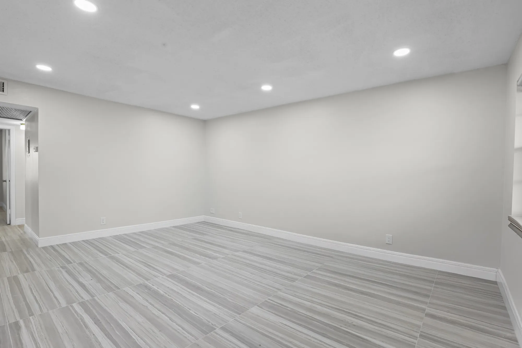 Property Slideshow image 5 of 32 | 148 hastings i, West Palm Beach, FL, 33417