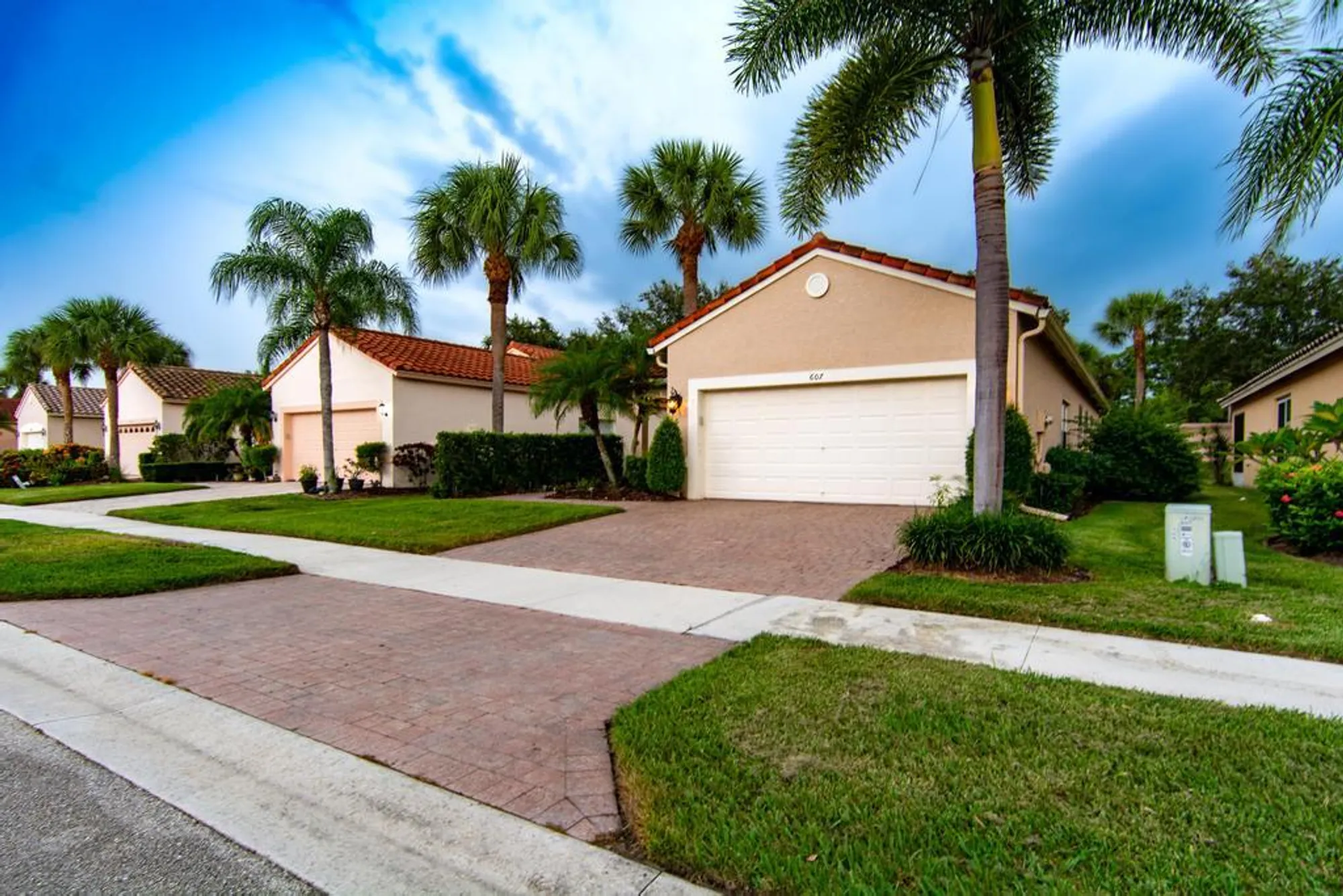 Property Slideshow image 3 of 78 | 607 nw whitfield way, Port Saint Lucie, FL, 34986