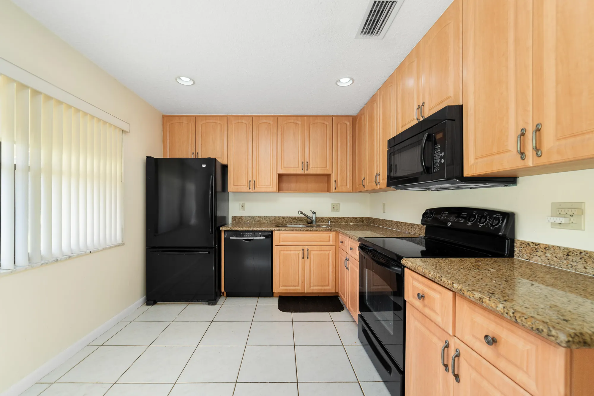 Property Slideshow image 10 of 39 | 1720 palmland dr # 5a, Boynton Beach, FL, 33436