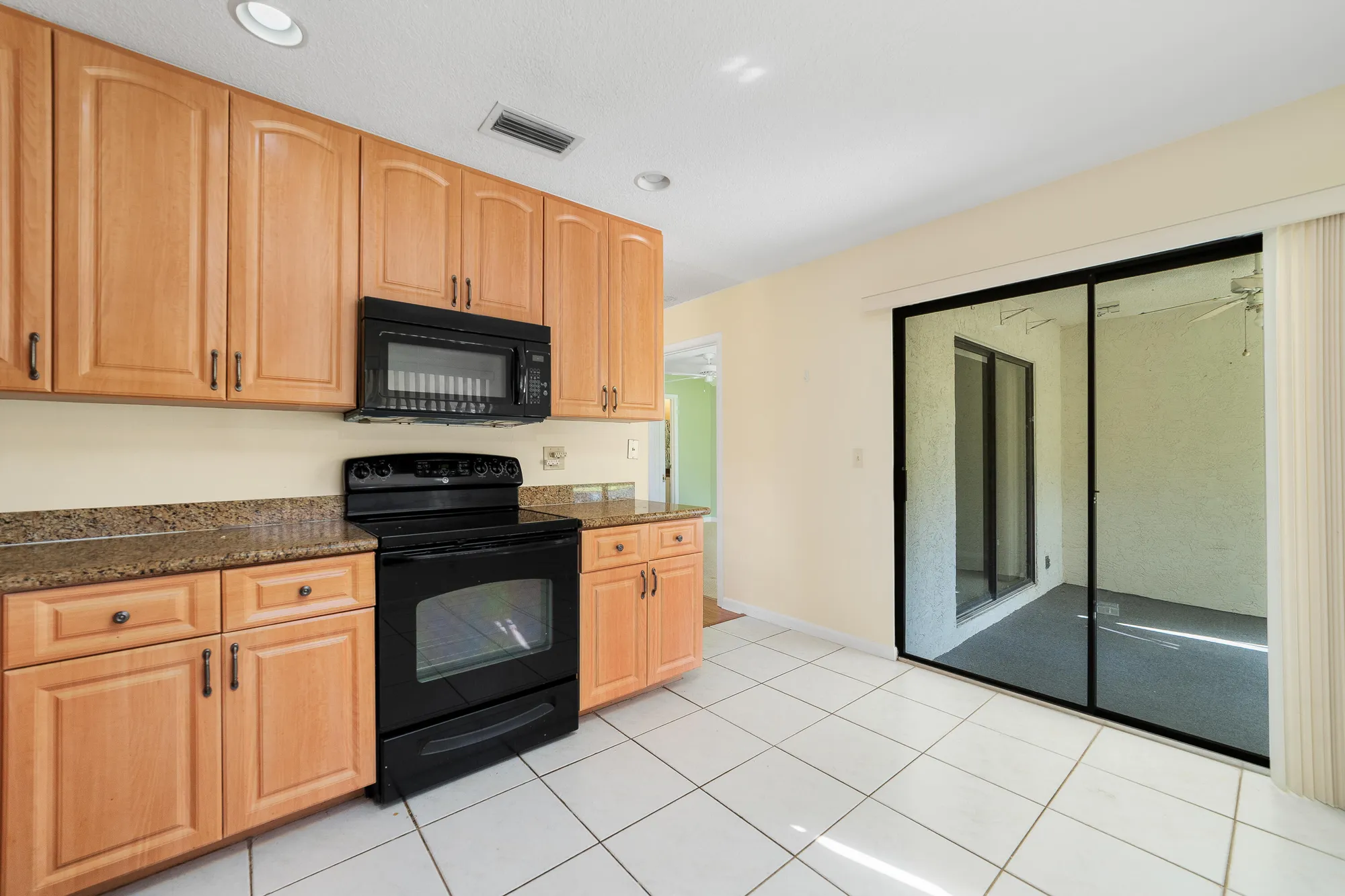 Property Slideshow image 13 of 39 | 1720 palmland dr # 5a, Boynton Beach, FL, 33436