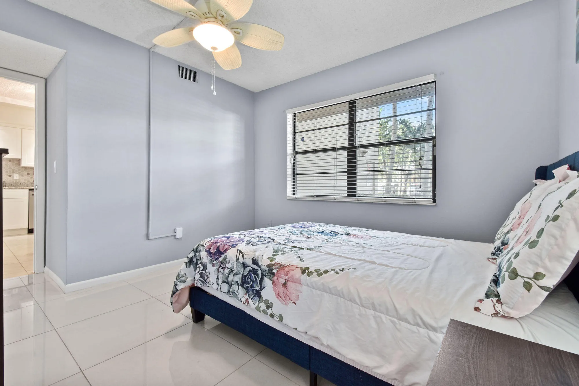 Property Slideshow image 13 of 32 | 140 lake nancy ln apt 112, West Palm Beach, FL, 33411