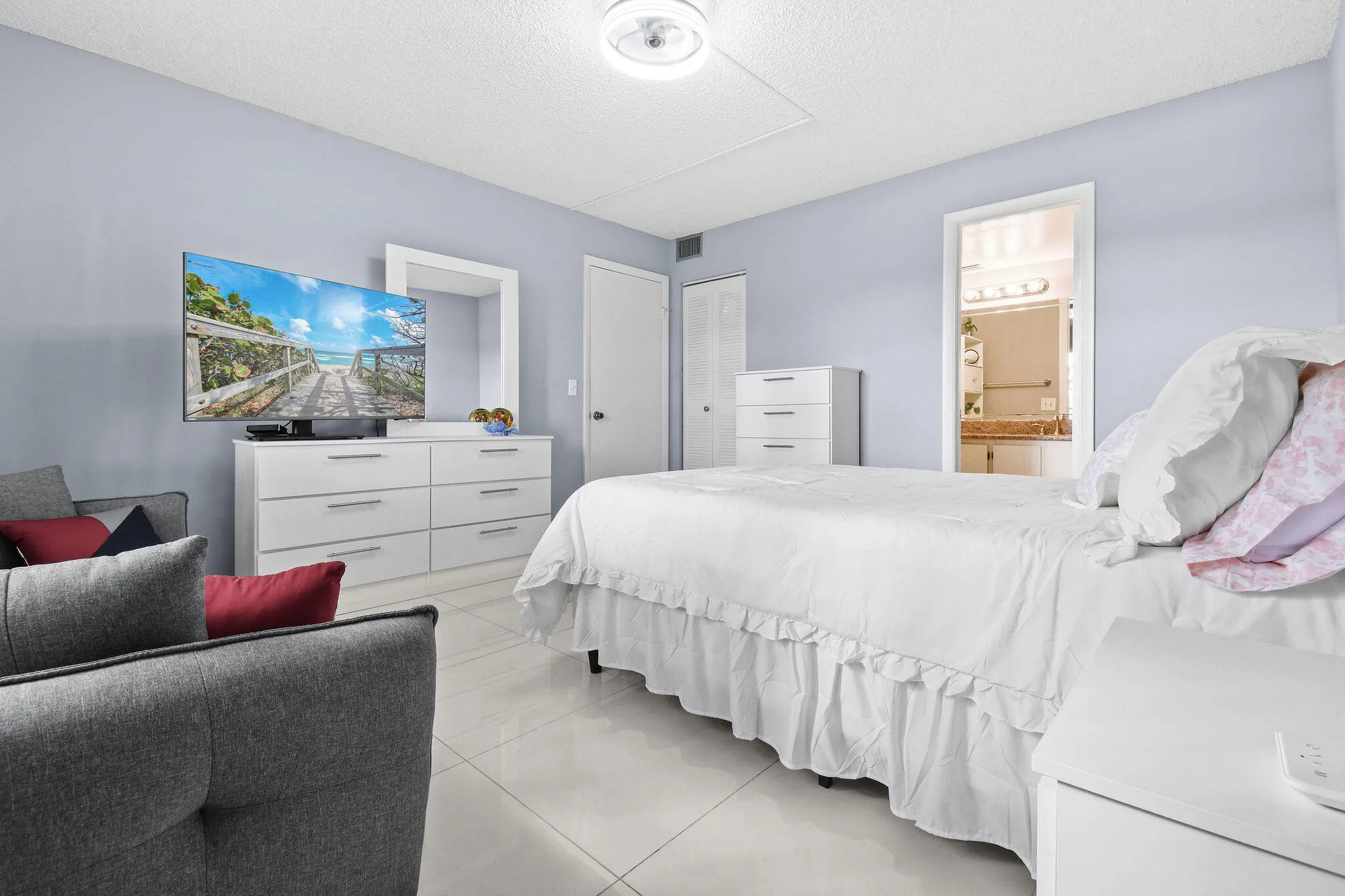 Property Slideshow image 8 of 32 | 140 lake nancy ln apt 112, West Palm Beach, FL, 33411