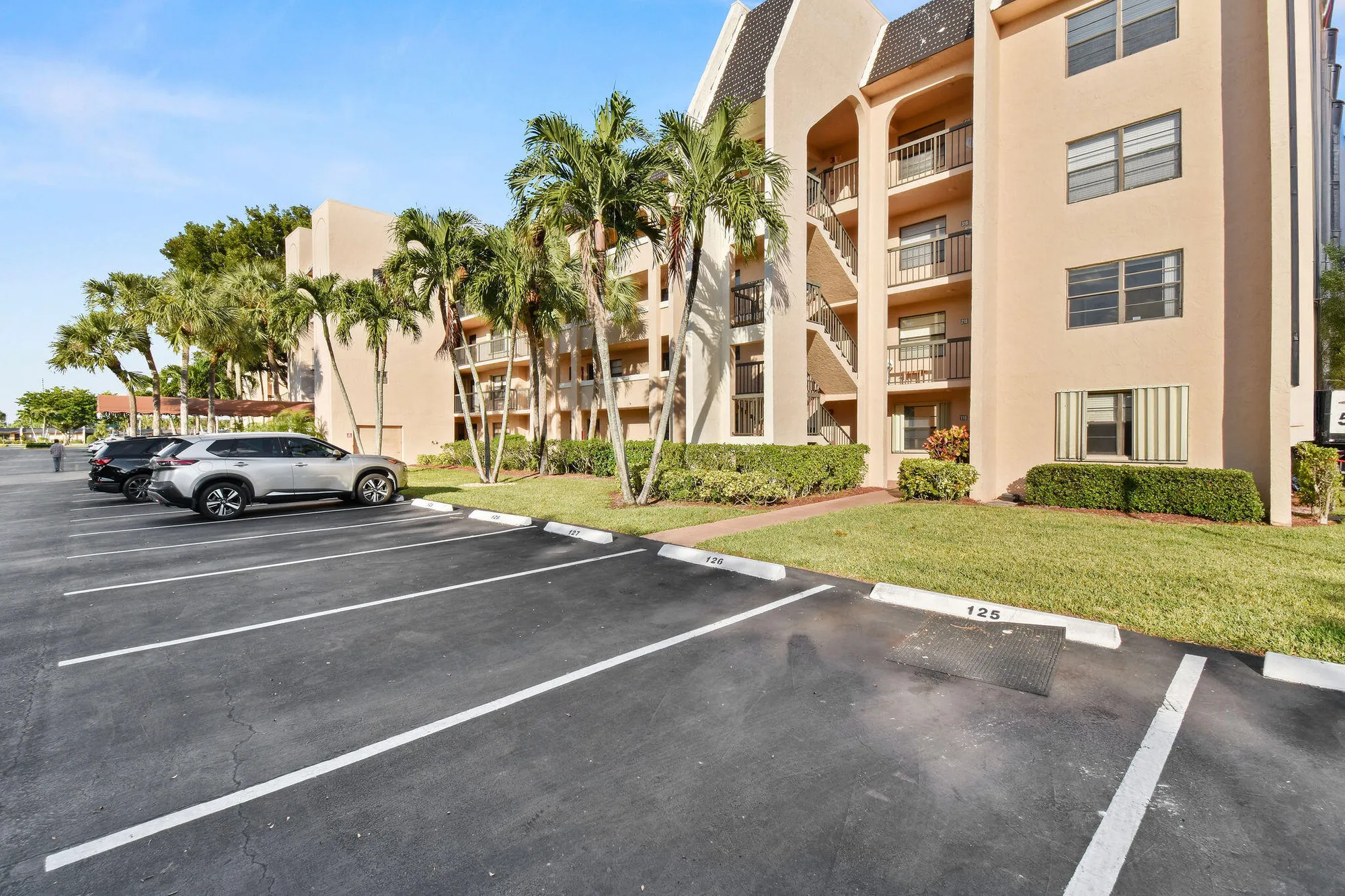 Property Slideshow image 23 of 32 | 140 lake nancy ln apt 112, West Palm Beach, FL, 33411