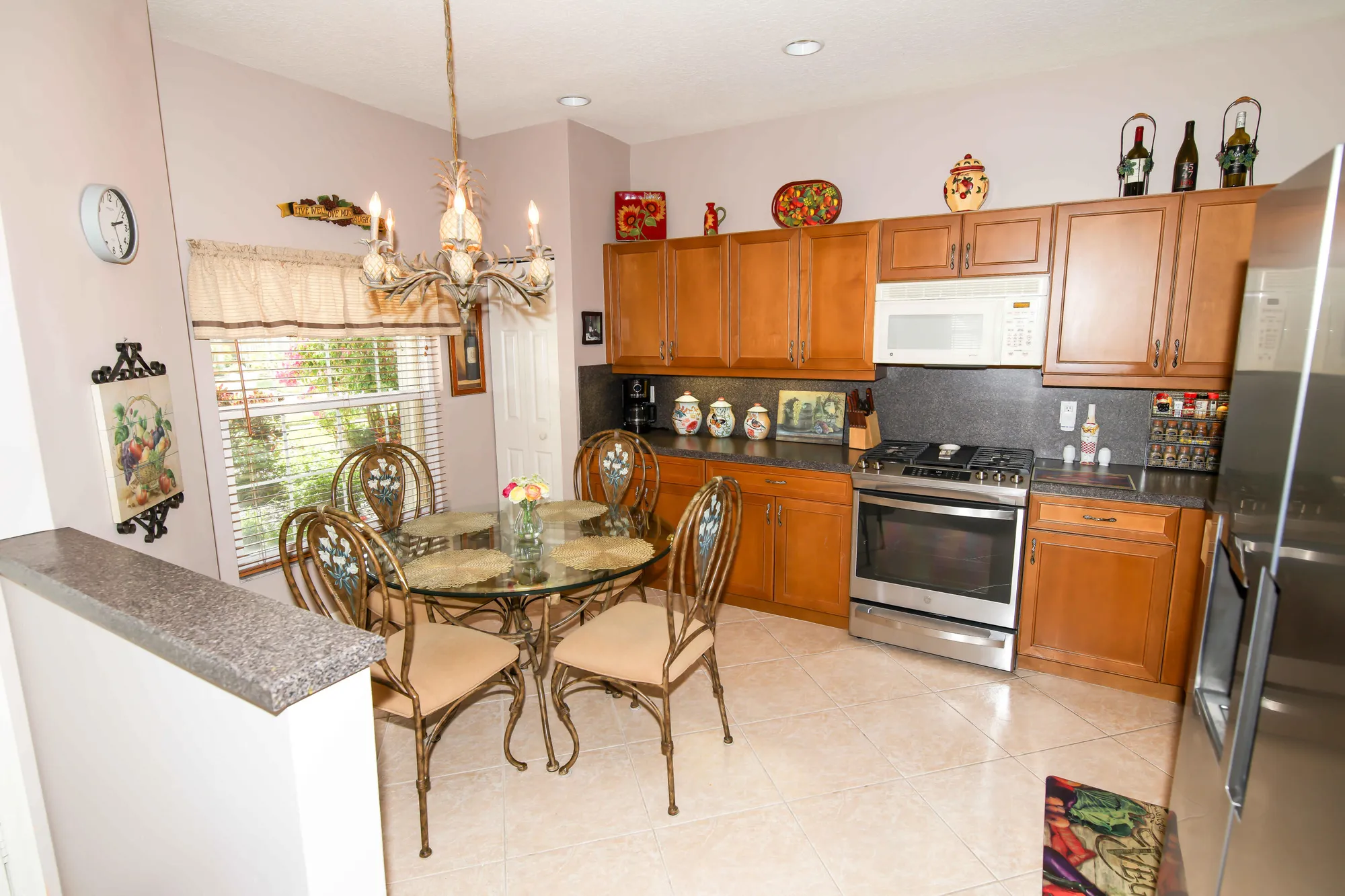 Property Slideshow image 11 of 75 | 324 nw breezy point loop, Port Saint Lucie, FL, 34986