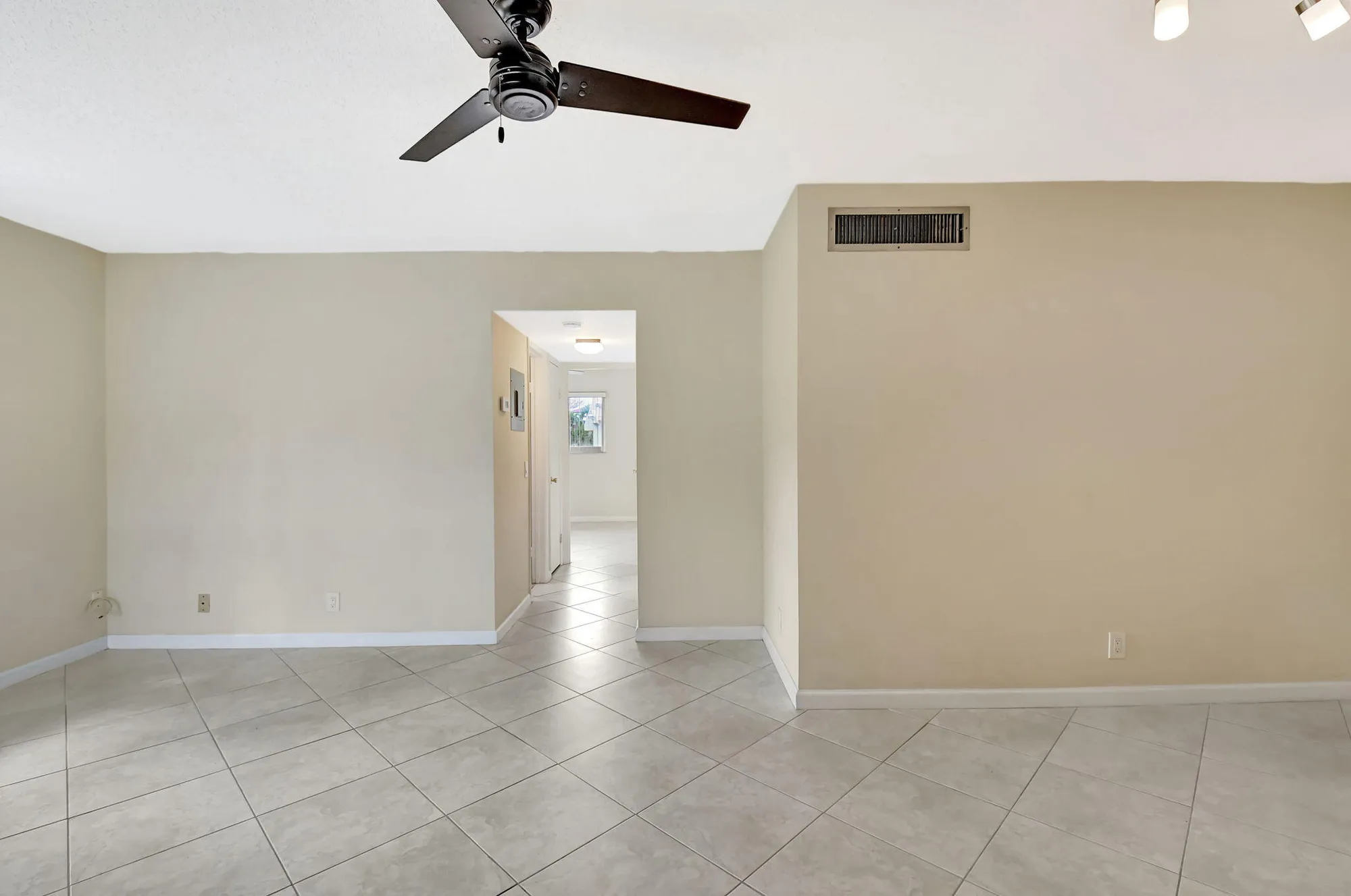 Property Slideshow image 11 of 42 | 638 snug harbor dr apt e11, Boynton Beach, FL, 33435