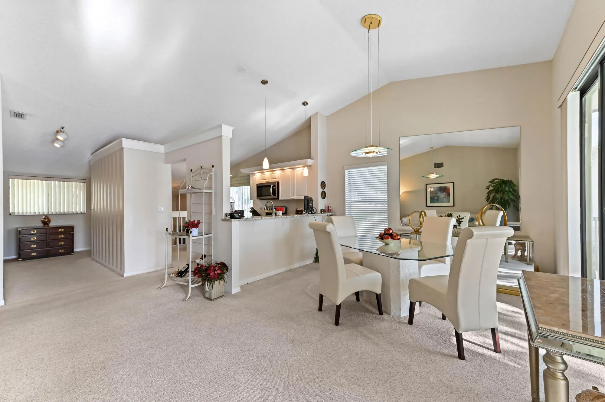 Property Slideshow image 15 of 32 | 10247 n circle lake dr 201, Boynton Beach, FL, 33437
