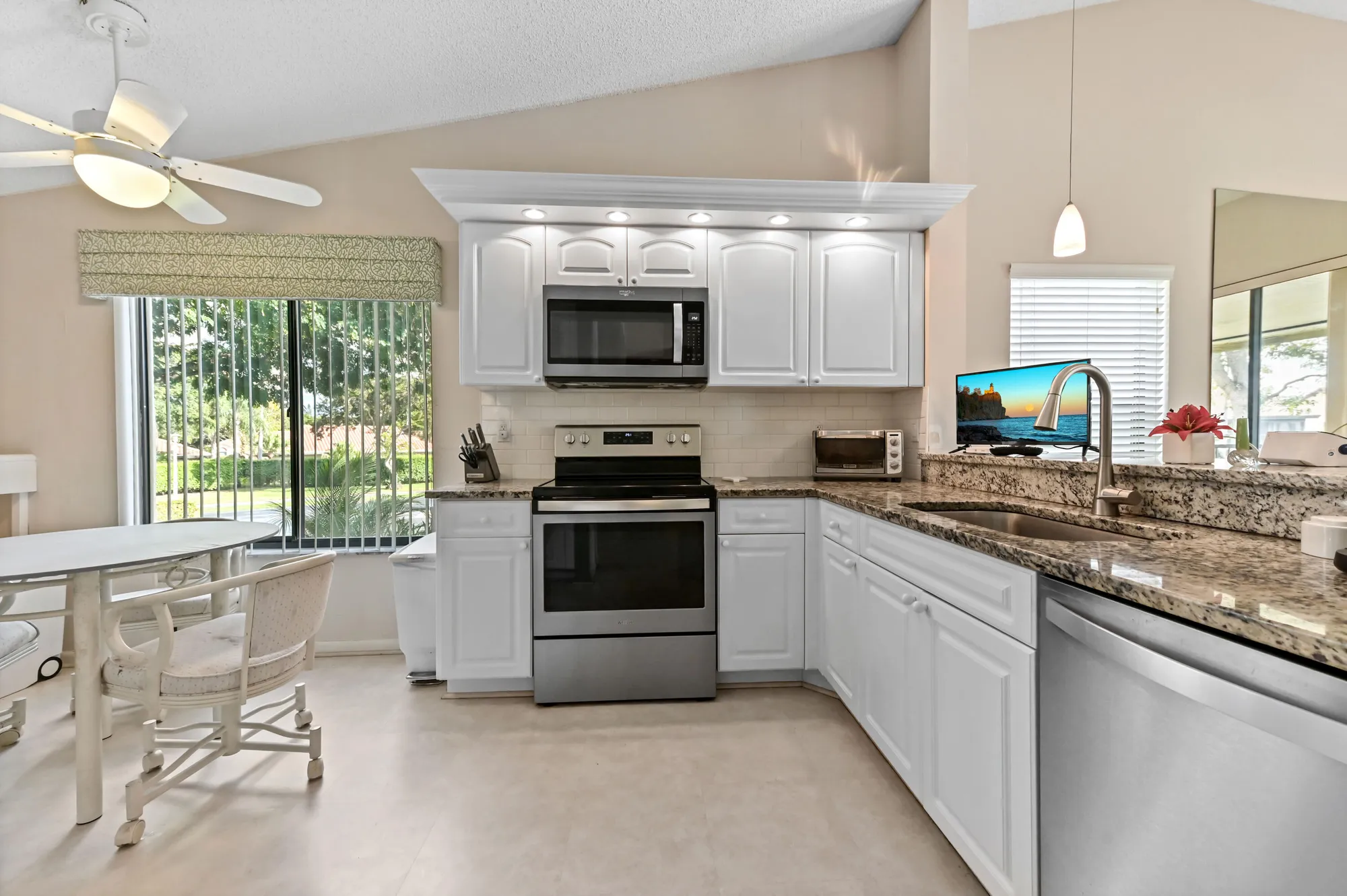 Property Slideshow image 17 of 32 | 10247 n circle lake dr 201, Boynton Beach, FL, 33437