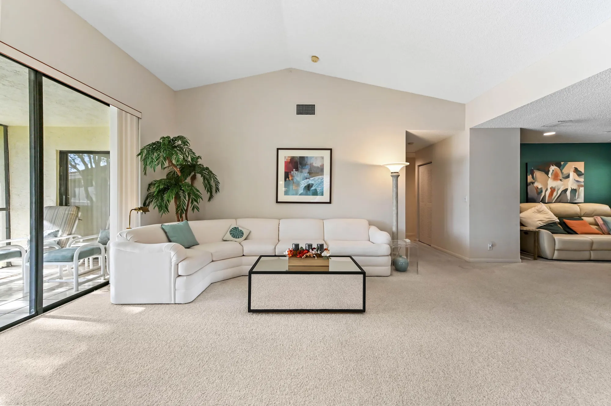Property Slideshow image 13 of 32 | 10247 n circle lake dr 201, Boynton Beach, FL, 33437