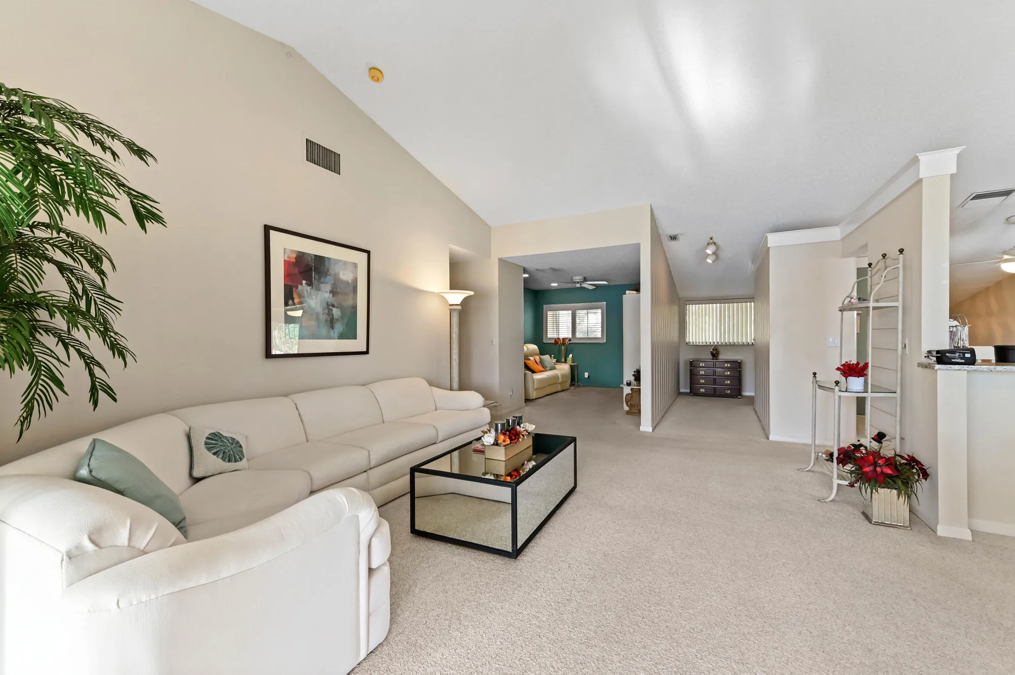 Property Slideshow image 10 of 32 | 10247 n circle lake dr 201, Boynton Beach, FL, 33437