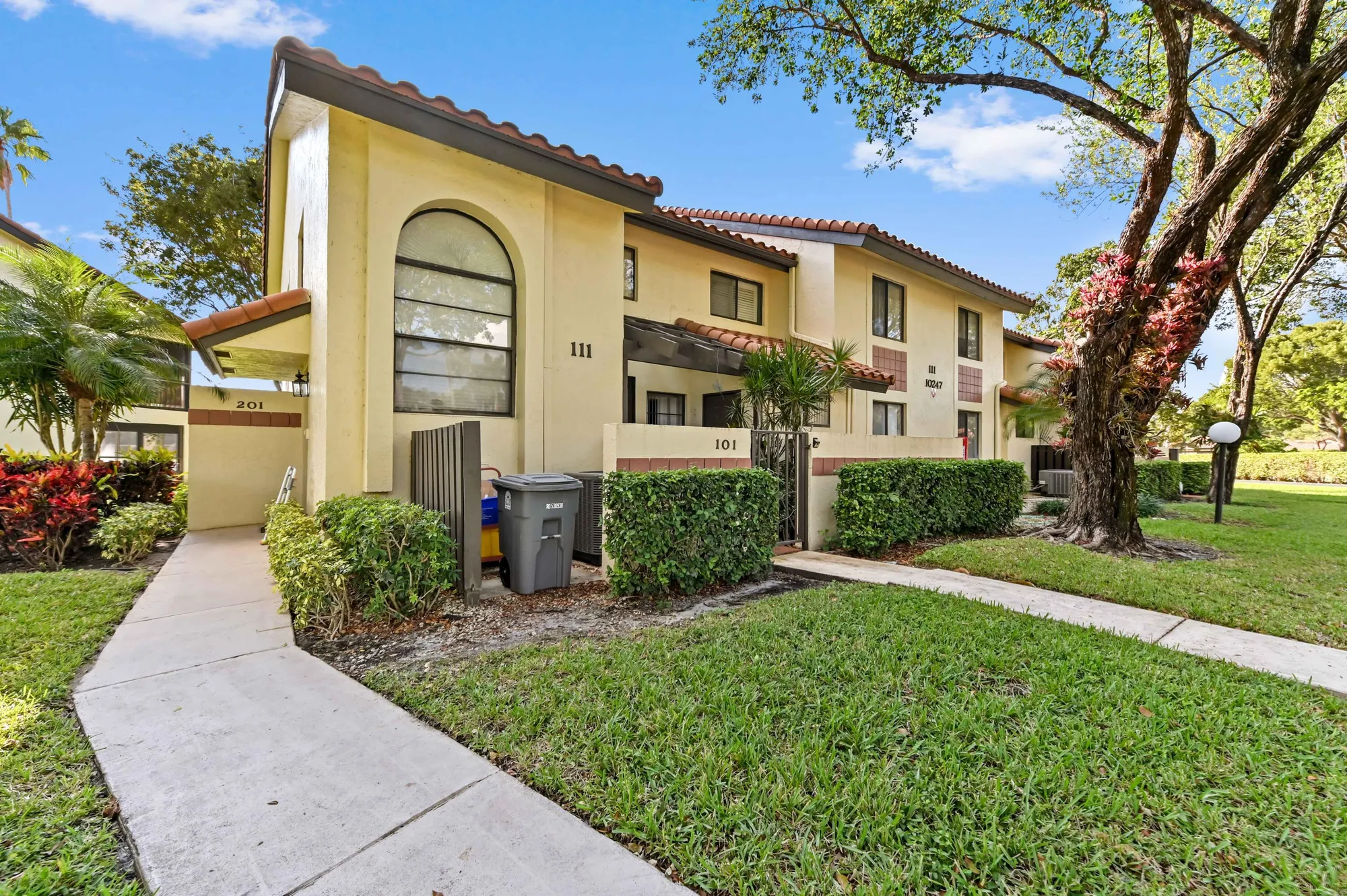 Property Slideshow image 3 of 32 | 10247 n circle lake dr 201, Boynton Beach, FL, 33437