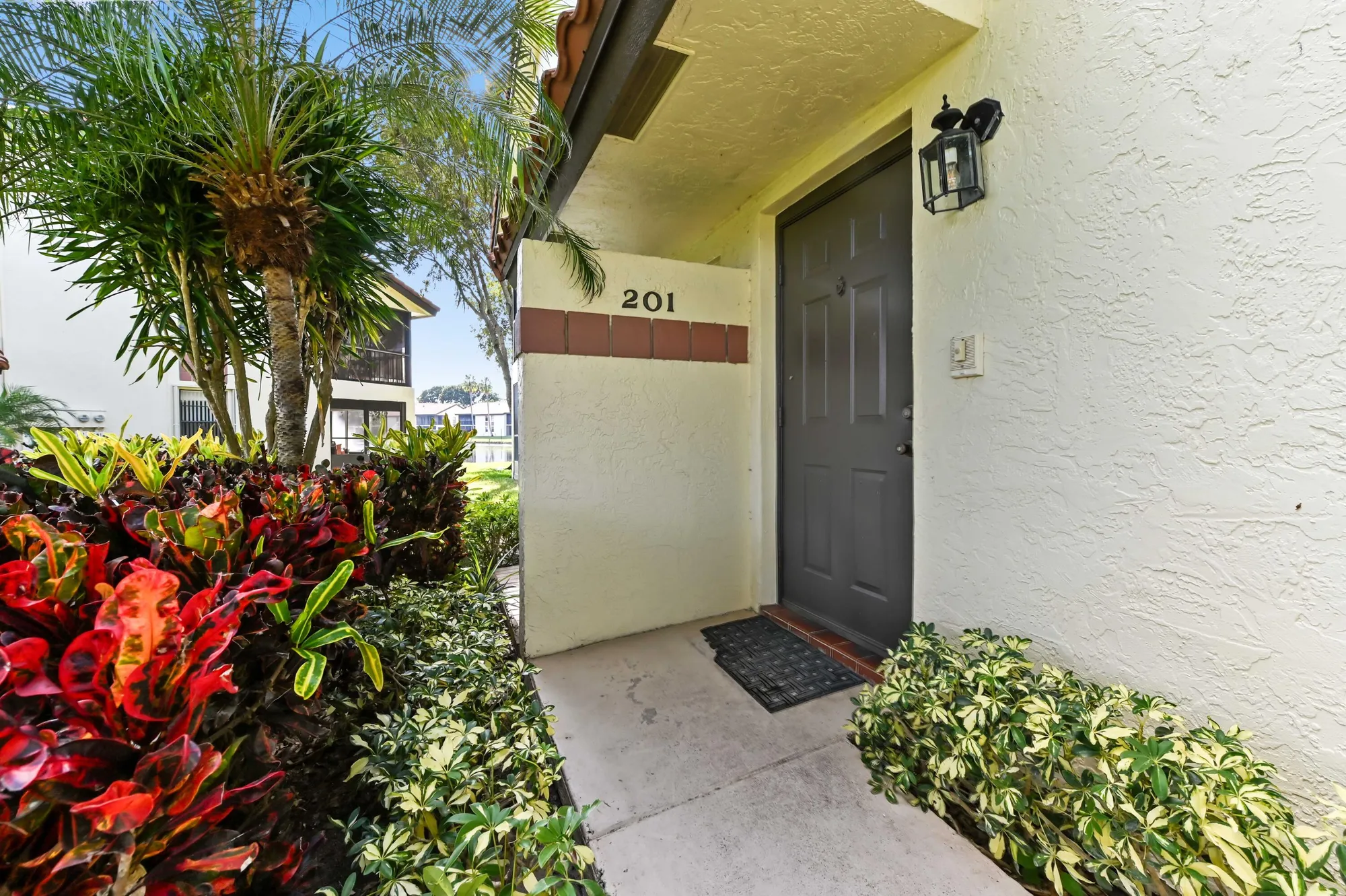 Property Slideshow image 4 of 32 | 10247 n circle lake dr 201, Boynton Beach, FL, 33437