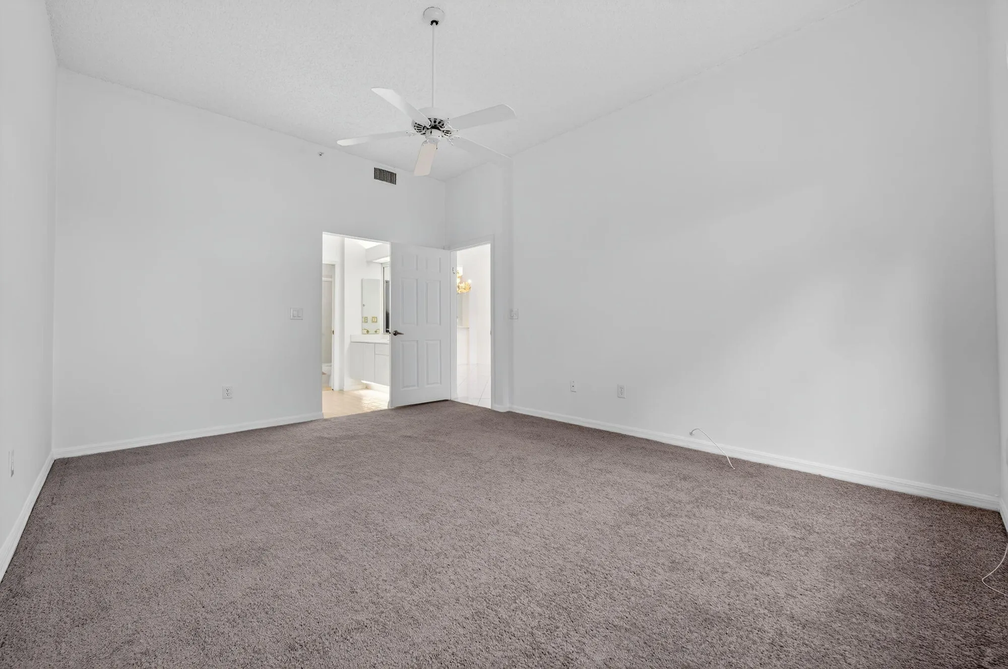 Property Slideshow image 14 of 39 | 9599 weldon cir a412, Tamarac, FL, 33321