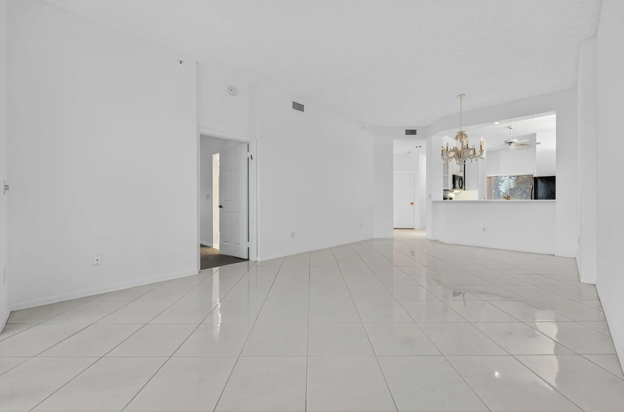 Property Slideshow image 7 of 39 | 9599 weldon cir a412, Tamarac, FL, 33321