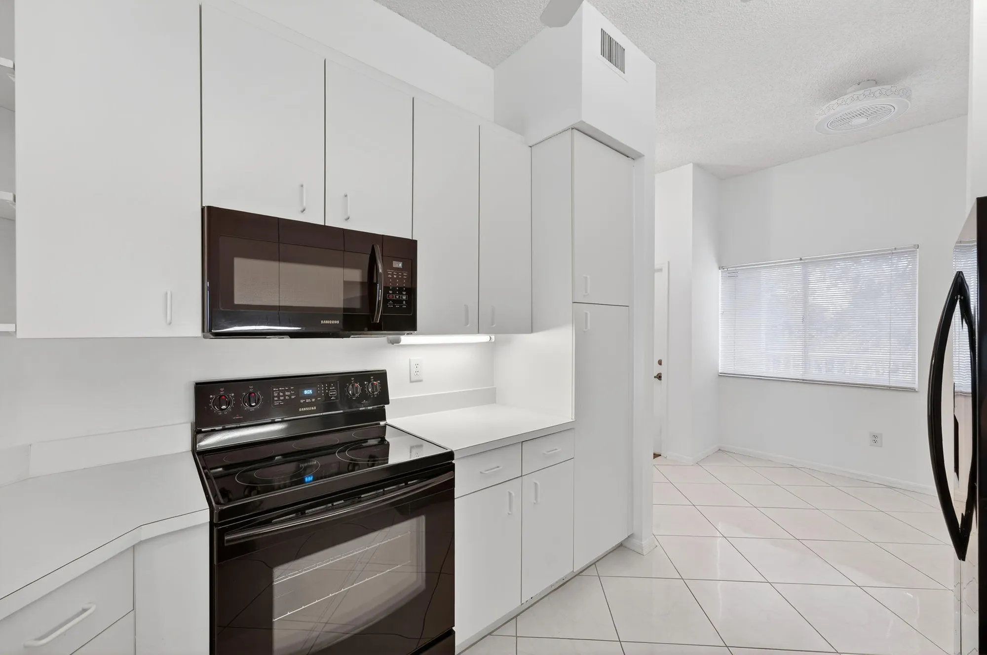 Property Slideshow image 4 of 39 | 9599 weldon cir a412, Tamarac, FL, 33321