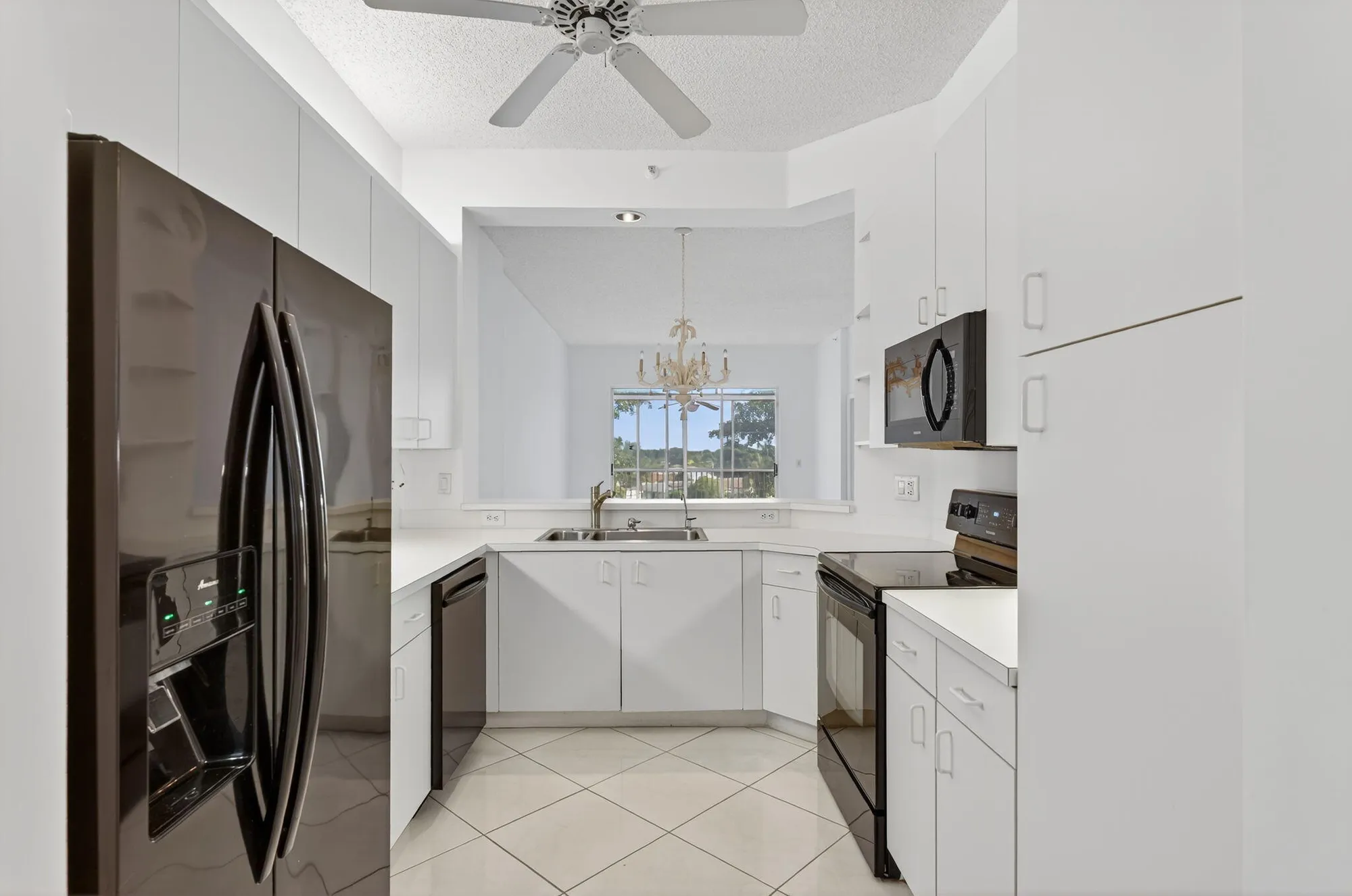 Property Slideshow image 2 of 39 | 9599 weldon cir a412, Tamarac, FL, 33321