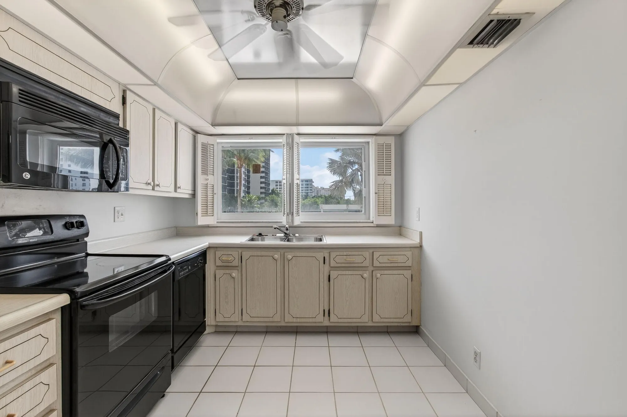 Property Slideshow image 15 of 46 | 3300 s ocean blvd 320c, Highland Beach, FL, 33487