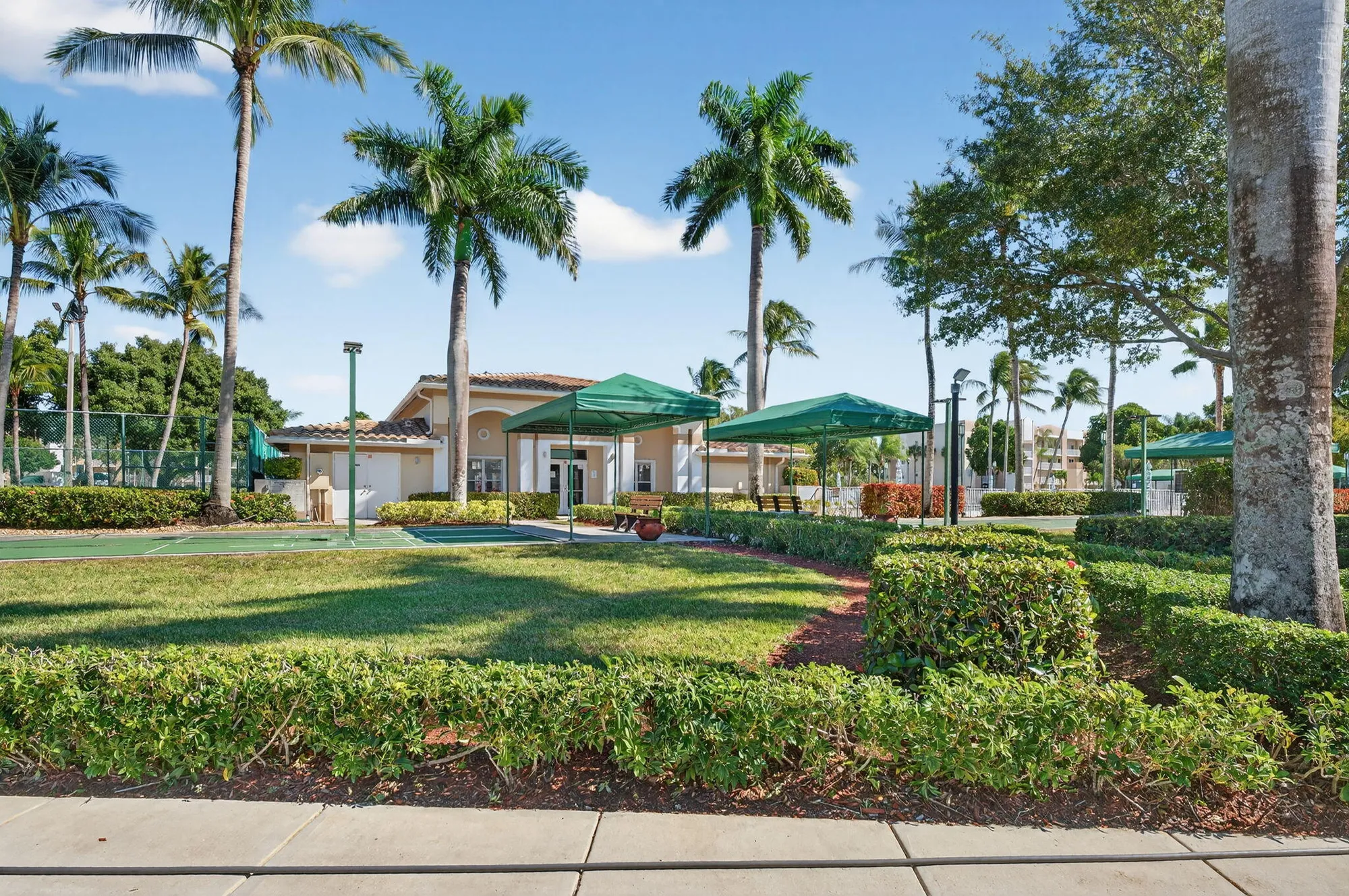 Property Slideshow image 23 of 39 | 9599 weldon cir a412, Tamarac, FL, 33321