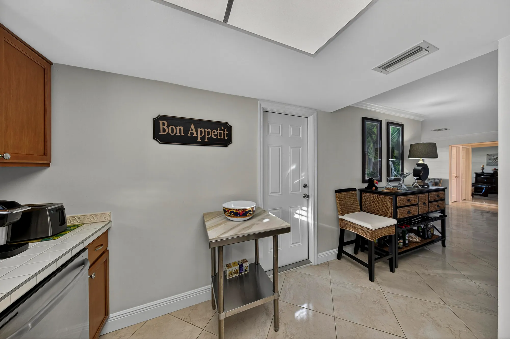 Property Slideshow image 9 of 70 | 320 nw 24th ct, Pompano Beach, FL, 33064