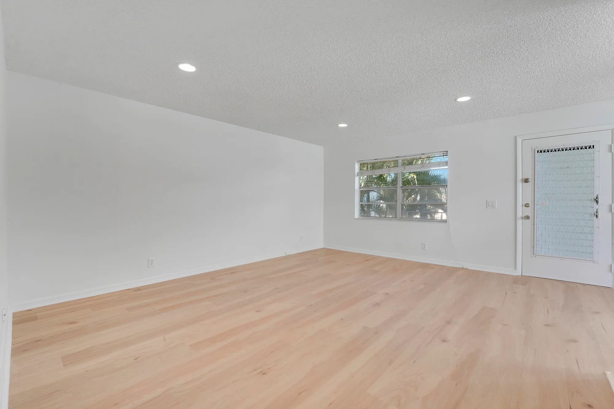 Property Slideshow image 4 of 30 | 332 flanders g, Delray Beach, FL, 33484